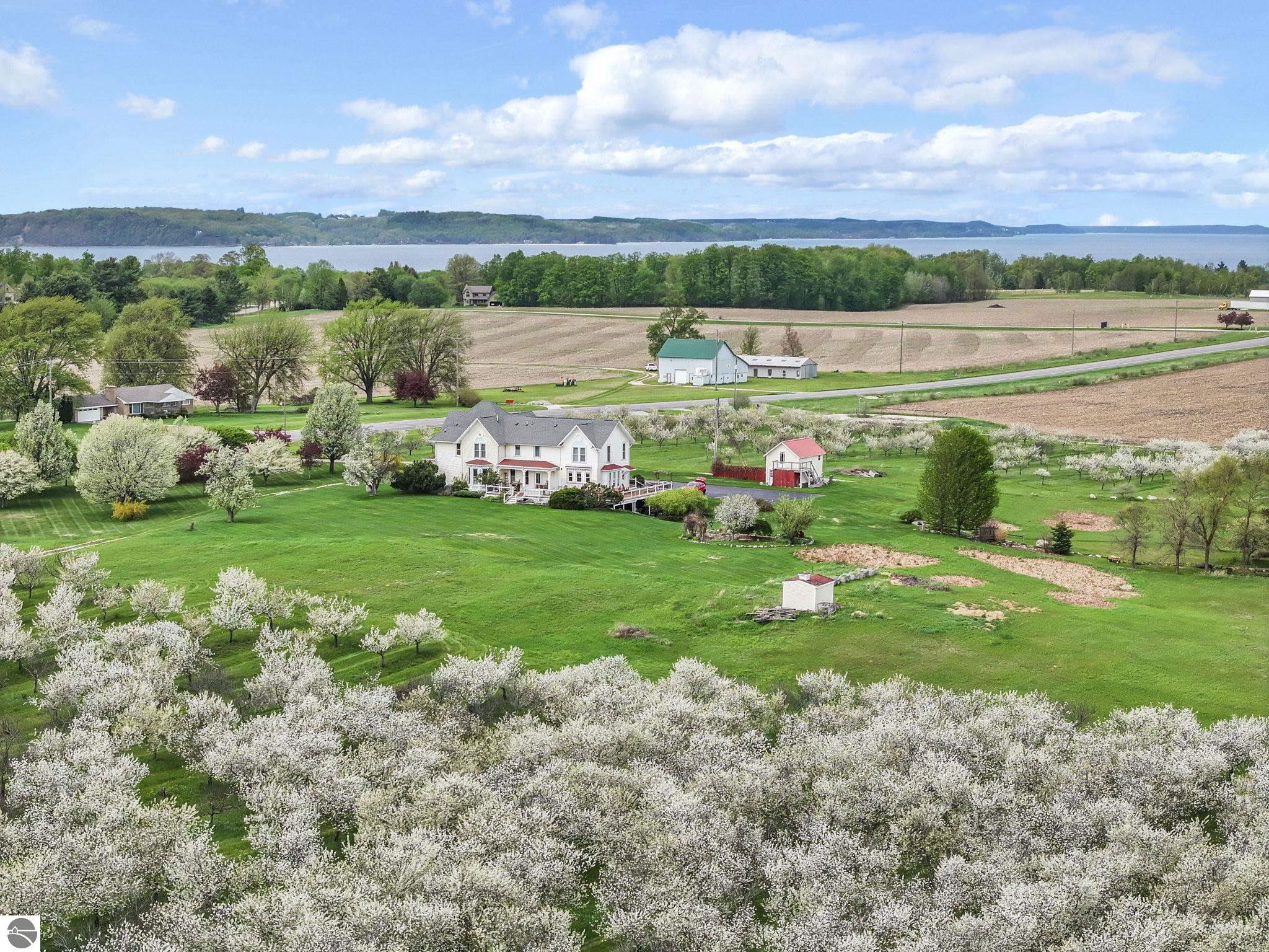 7710 Us-31 N, Williamsburg, MI 49690 — Photo 25