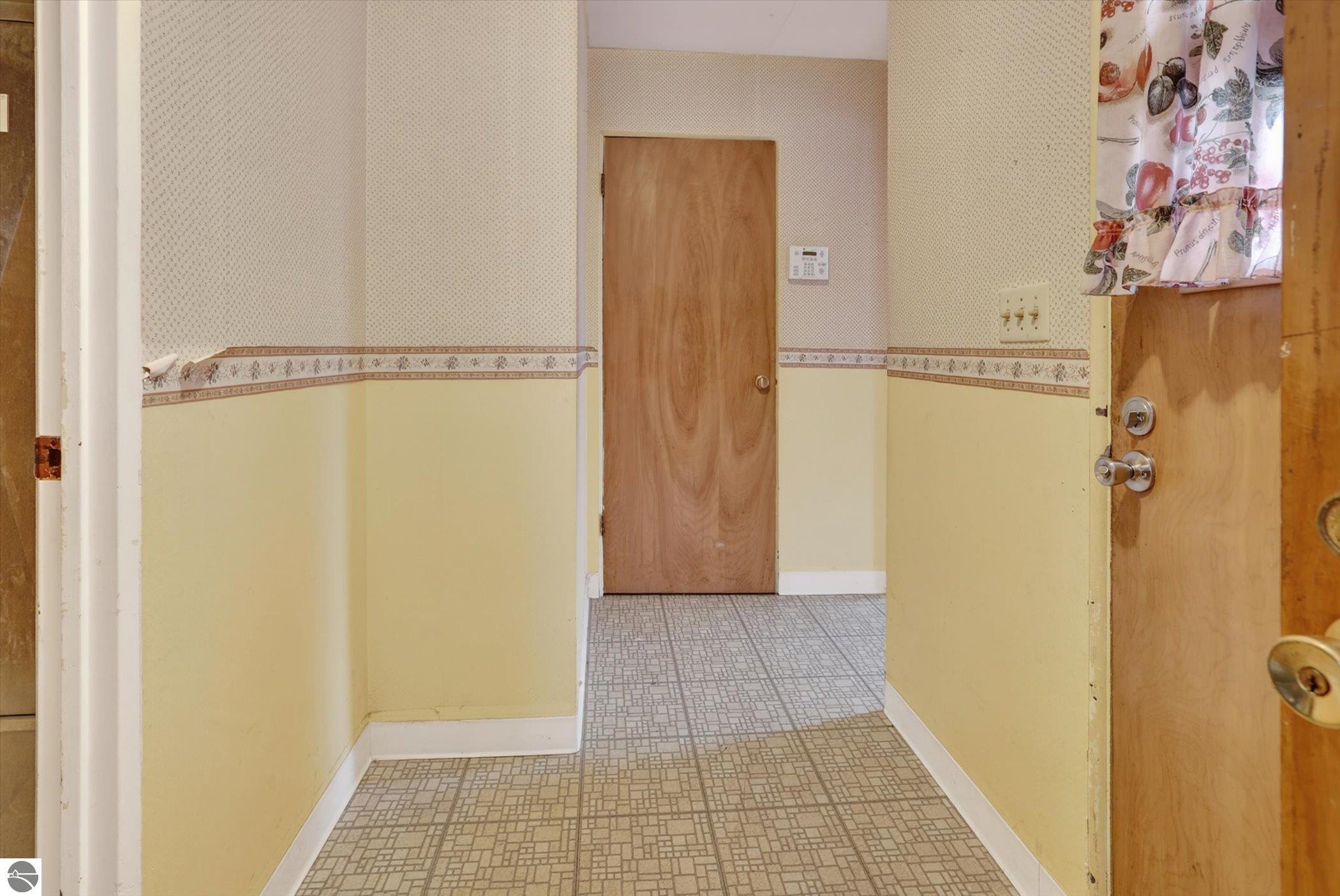 636 Rustic Drive, Saginaw, MI 48604 — Photo 11