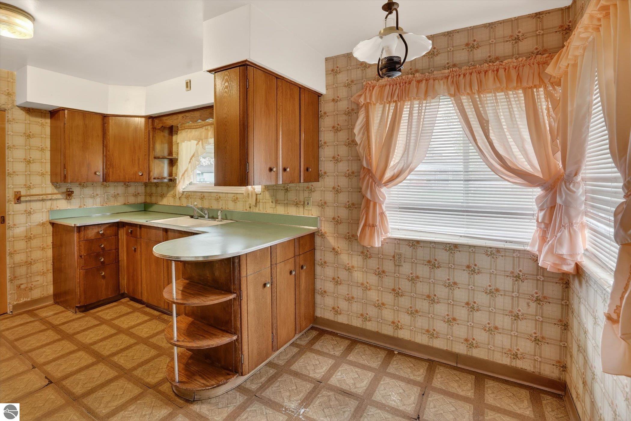 636 Rustic Drive, Saginaw, MI 48604 — Photo 12