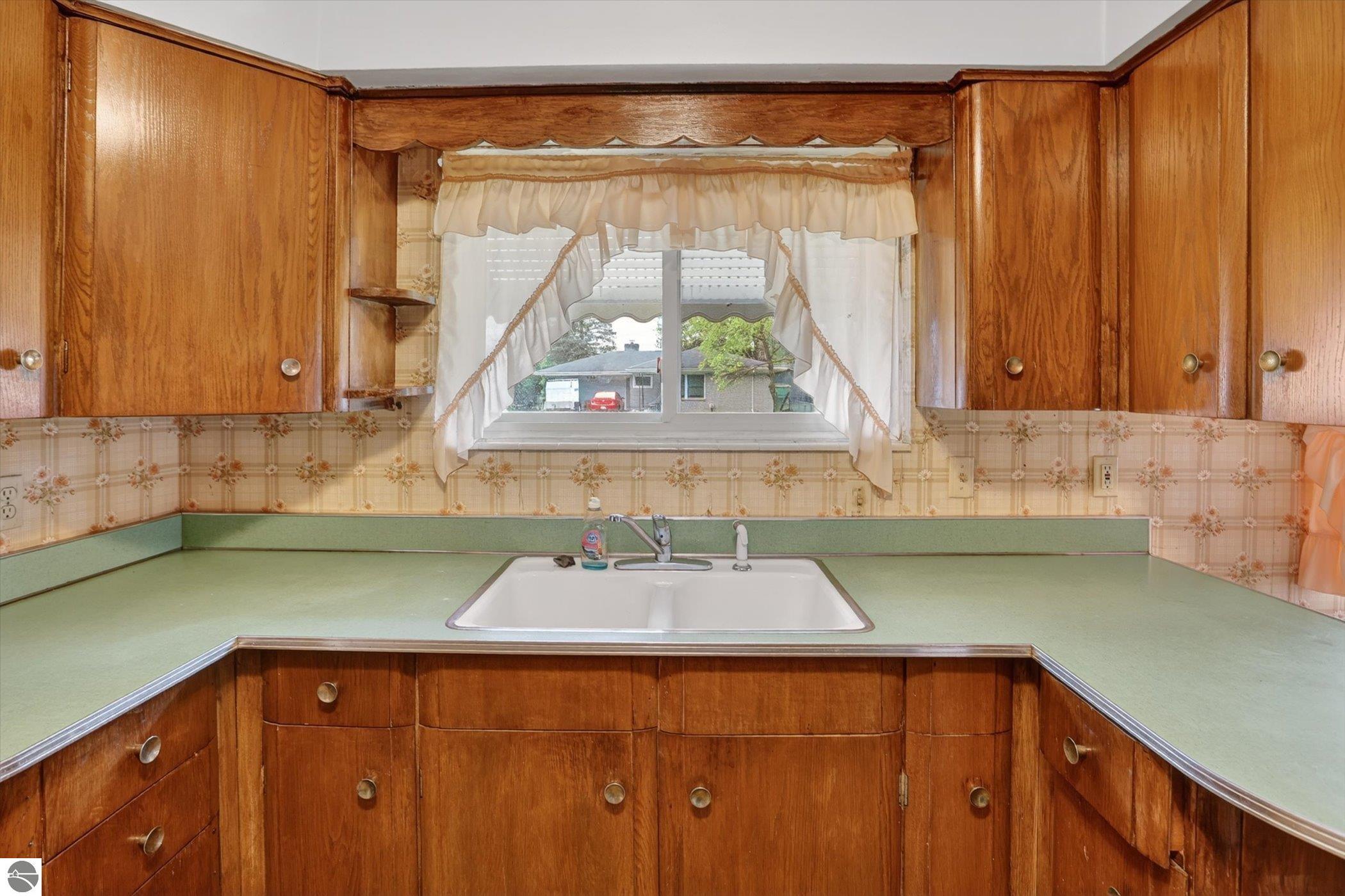 636 Rustic Drive, Saginaw, MI 48604 — Photo 14