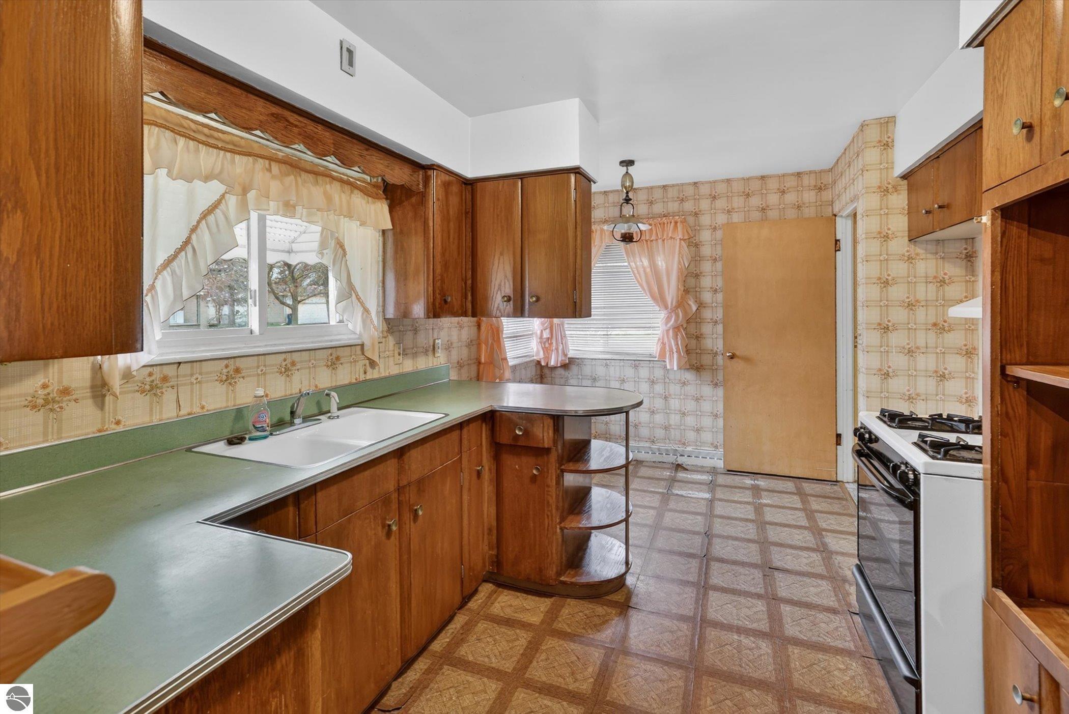 636 Rustic Drive, Saginaw, MI 48604 — Photo 16