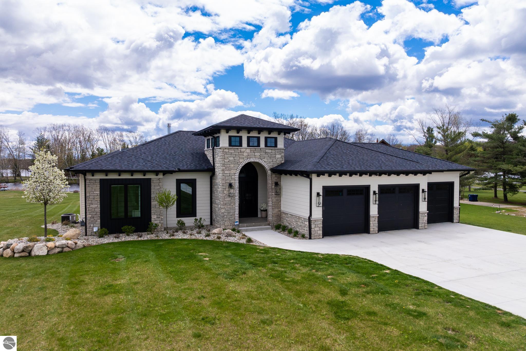 1083 Bundy Drive, Lake Isabella, MI 48893 — Photo 2
