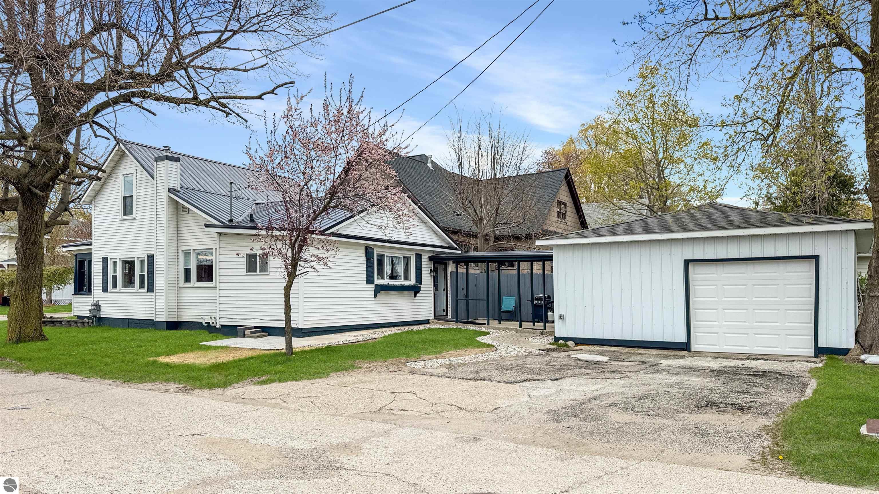 116 E Bremer Street, Cadillac, MI 49601 — front exterior