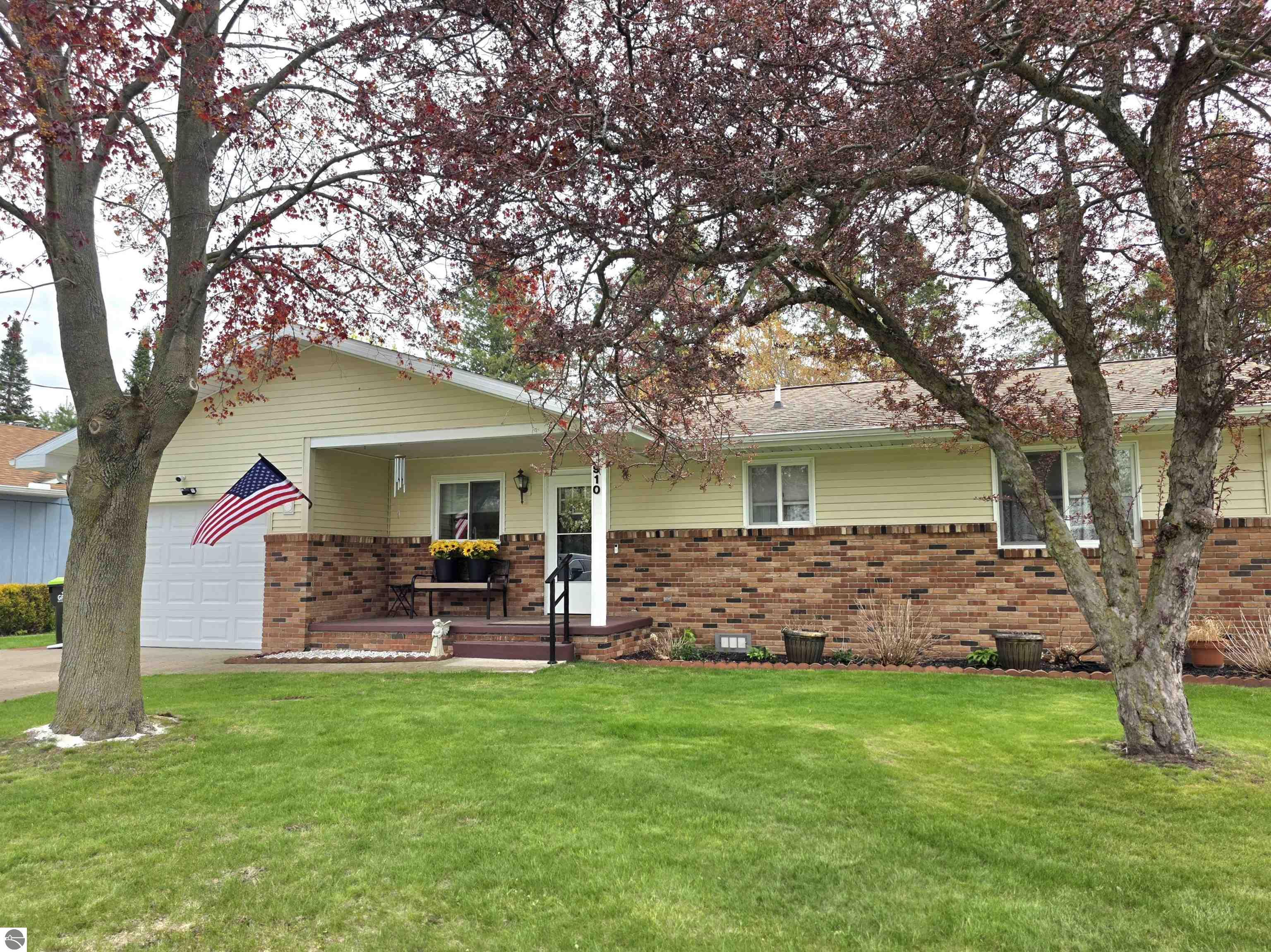 910 Smith Street, East Tawas, MI 48730 — front exterior