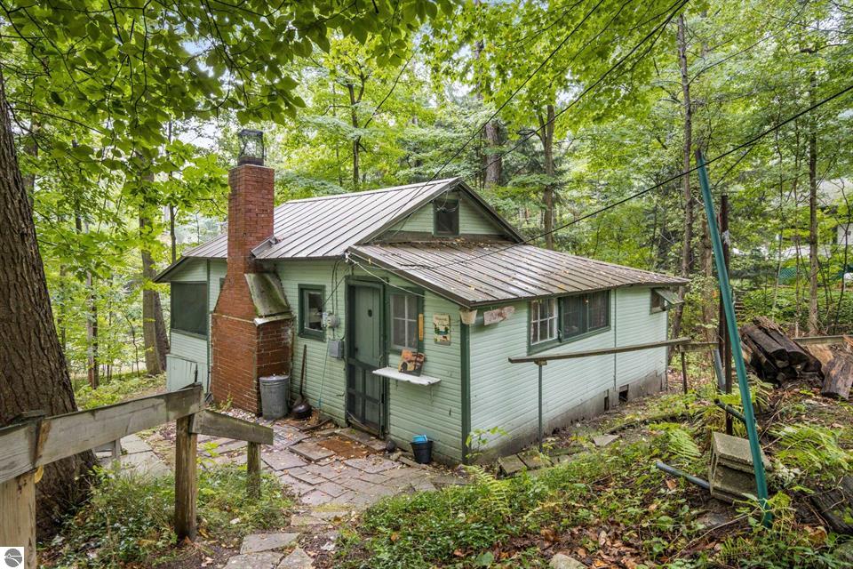 407 Fortune Avenue on Crystal Lake