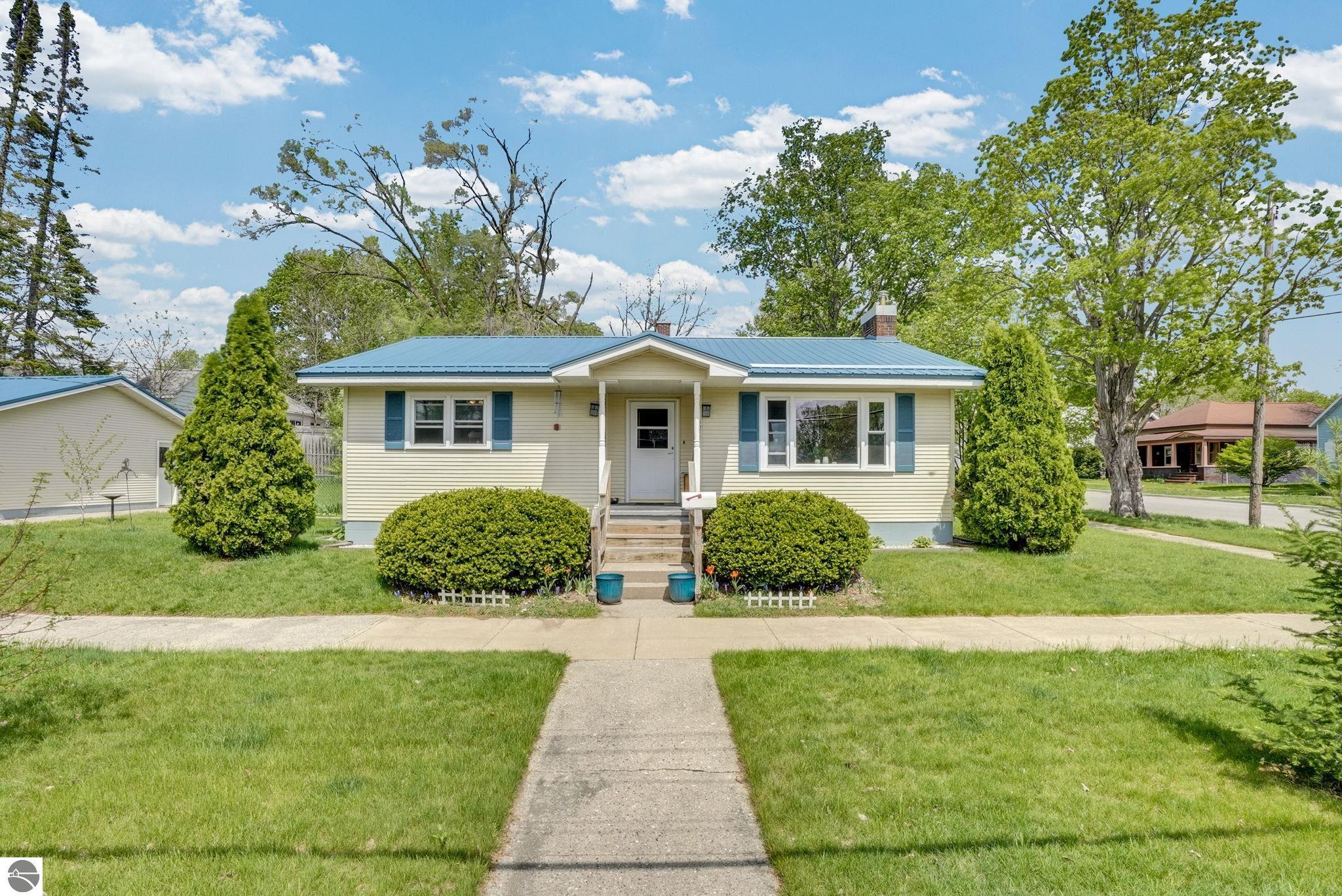 621 Cherry Street, Cadillac, MI 49601 — front exterior