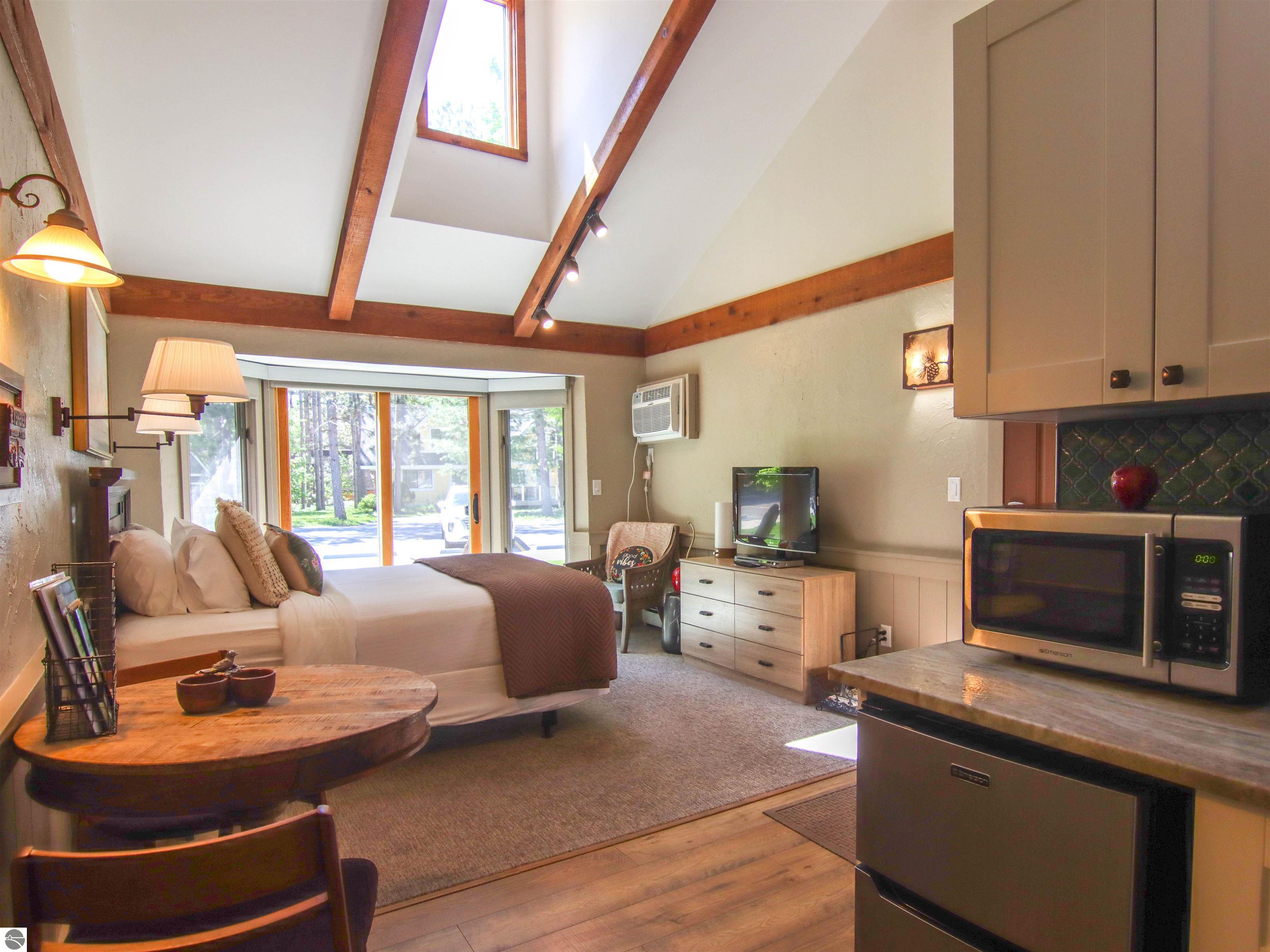 7825 Washtenaw Drive, Thompsonville, MI 49683 — Photo 9