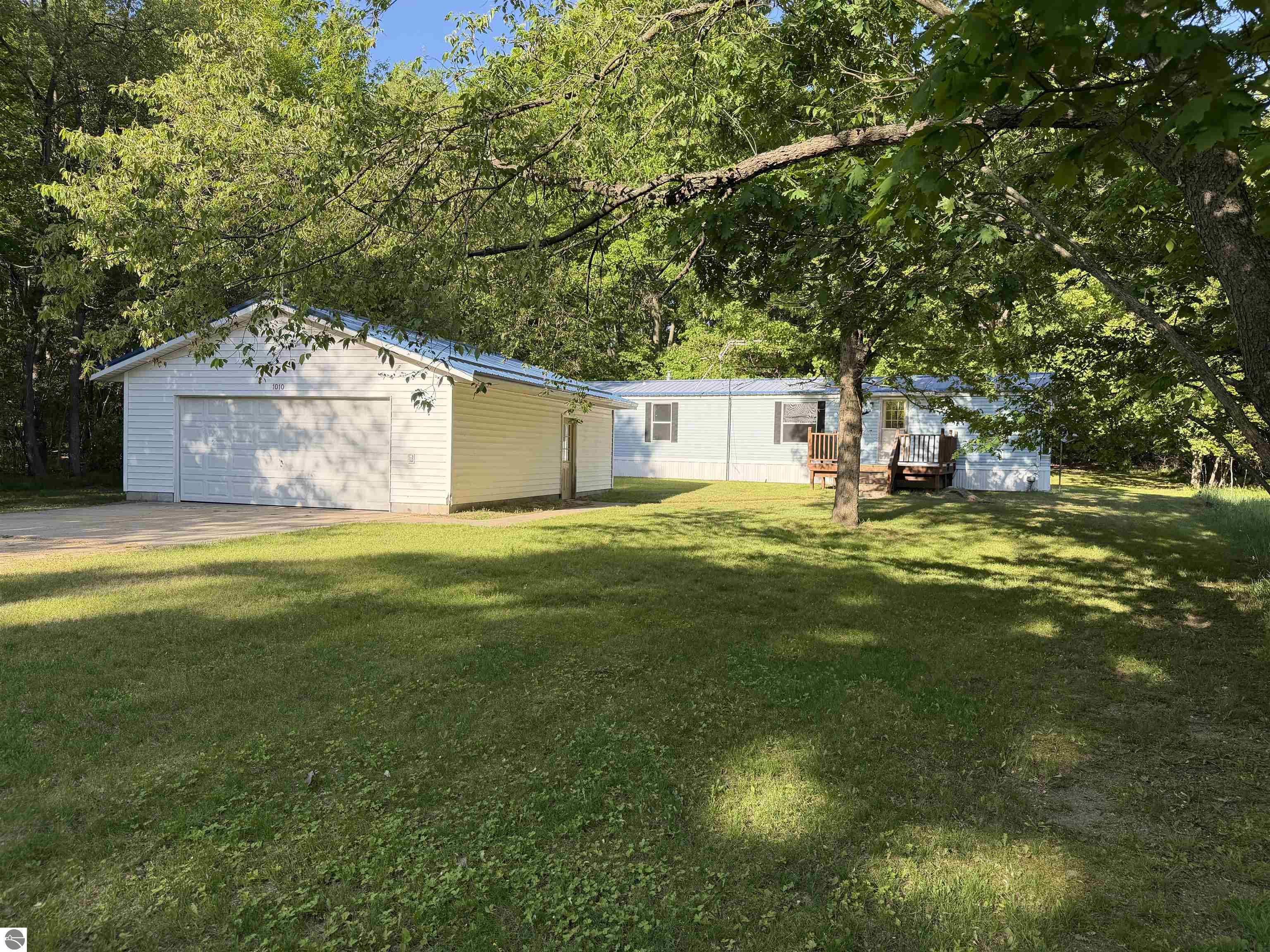 1010 Siesta Lane, Weidman, MI 48893 — front exterior