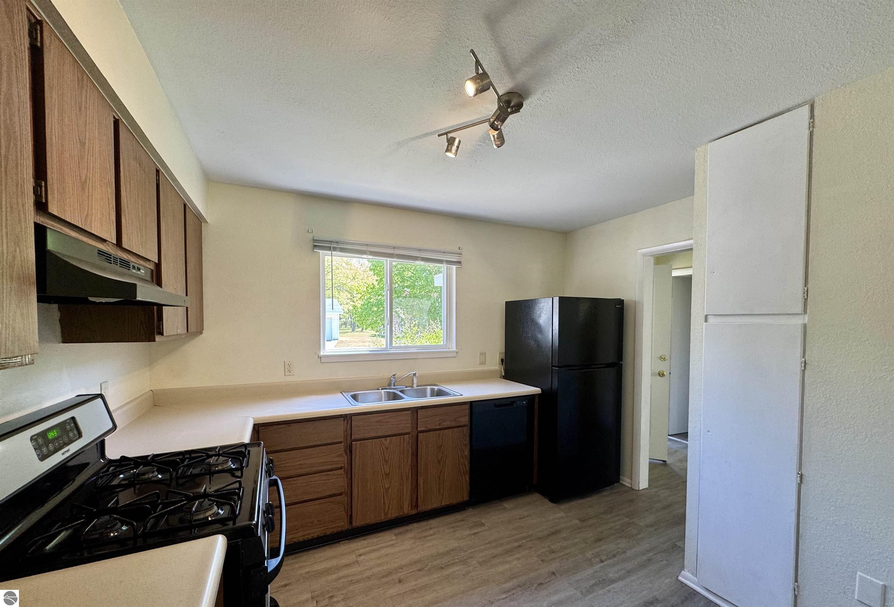 9502 B Montana Street, Oscoda, MI 48750 — Photo 2