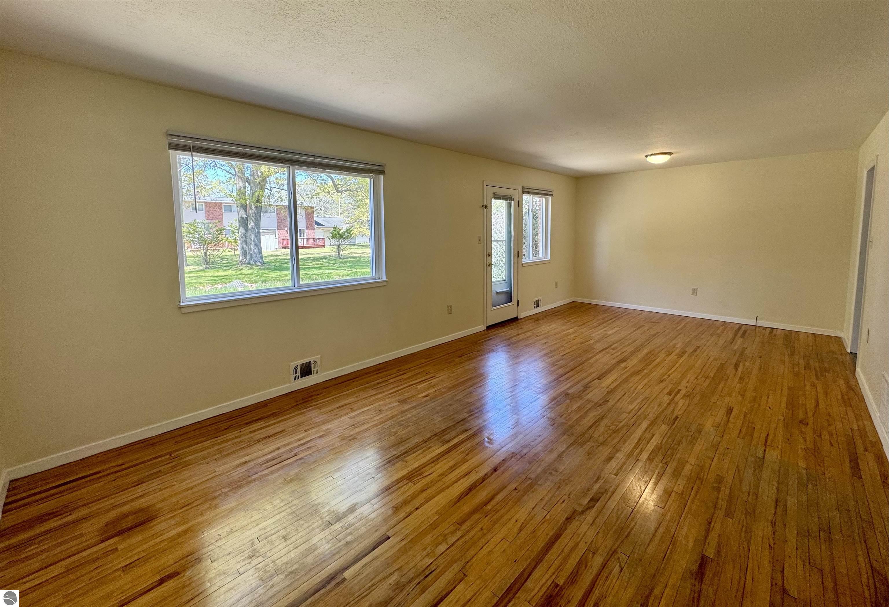9502 B Montana Street, Oscoda, MI 48750 — Photo 4