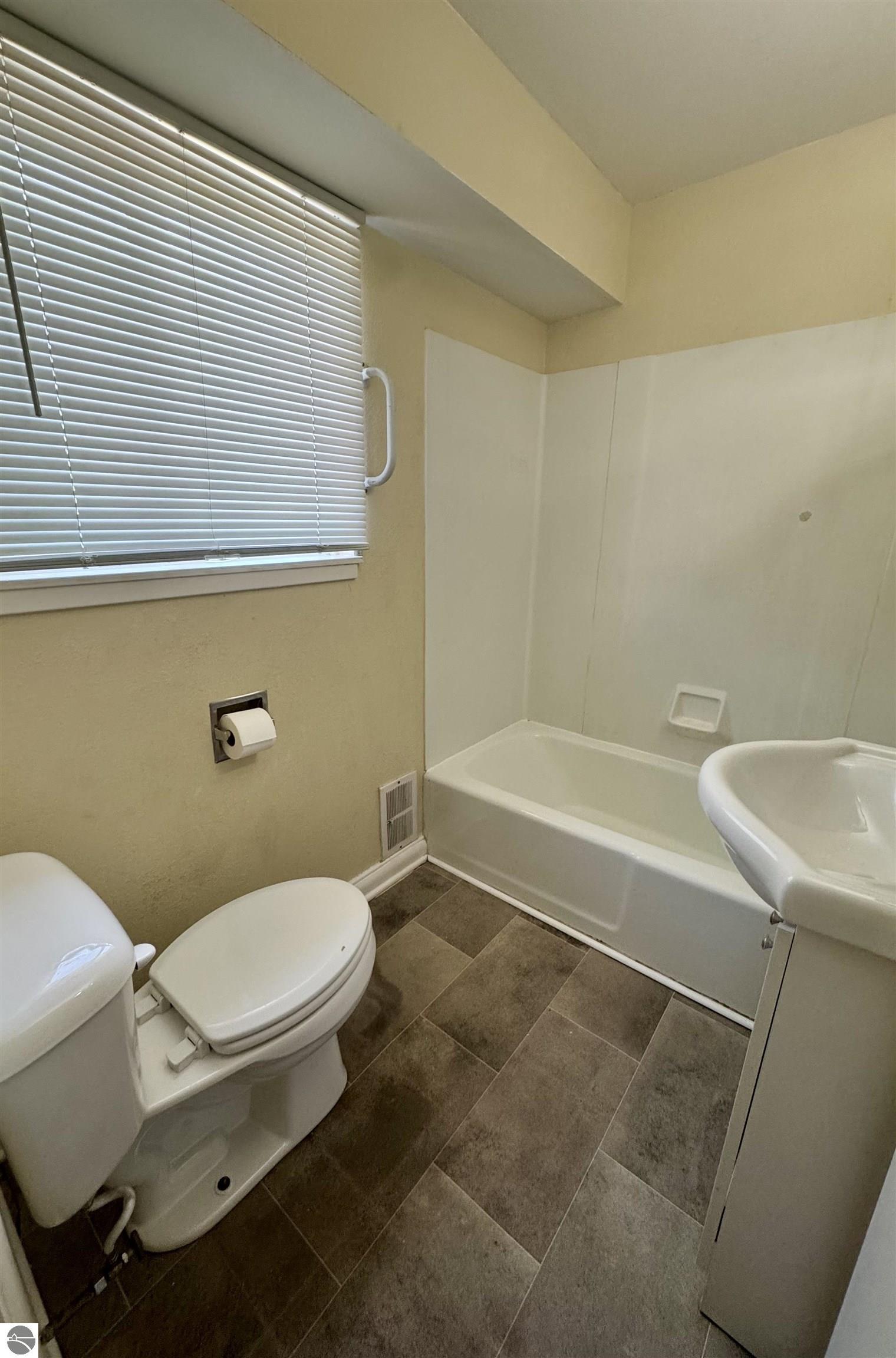 9502 B Montana Street, Oscoda, MI 48750 — Photo 10