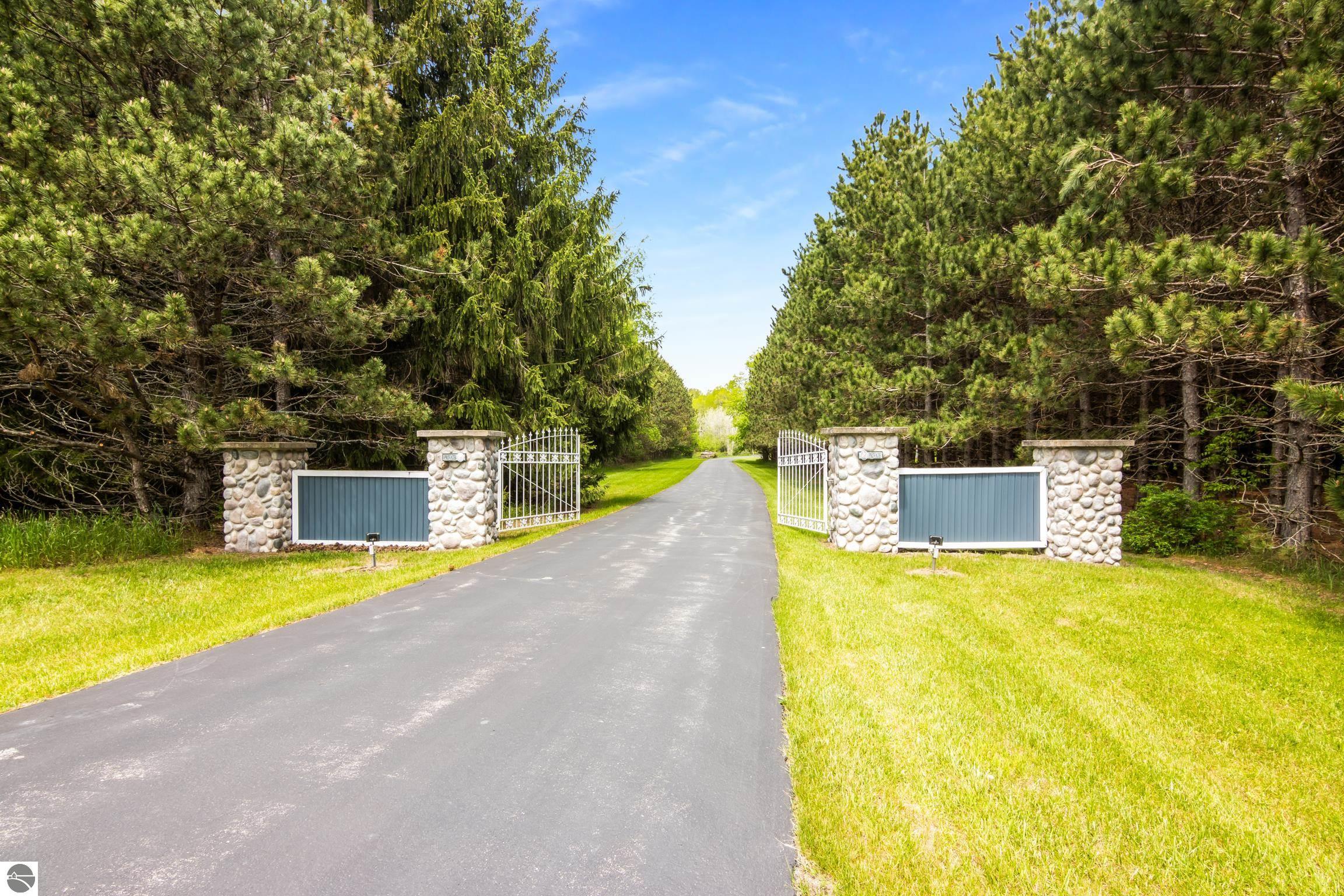 8401 S Sullivan Road, Cedar, MI 49621 — Photo 4
