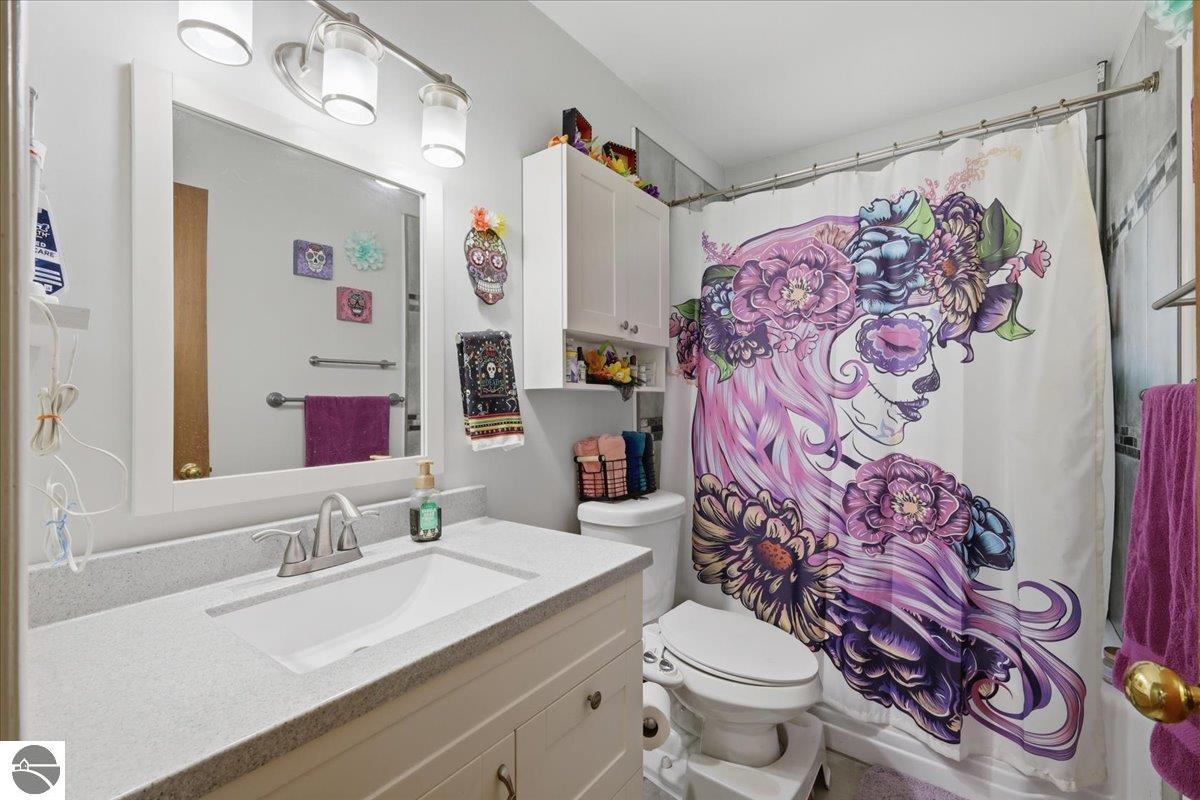 2561 Binghamton, Auburn Hills, MI 48326 — Photo 17
