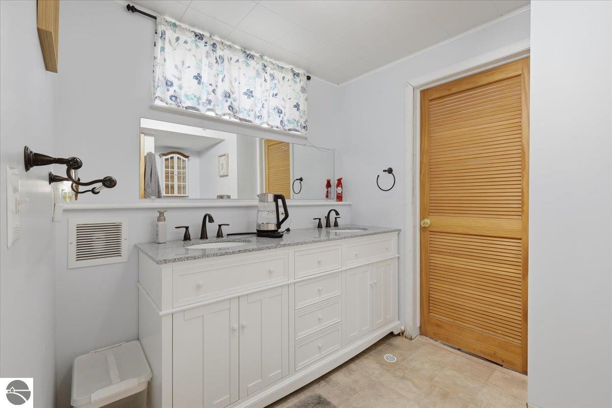 2561 Binghamton, Auburn Hills, MI 48326 — Photo 23