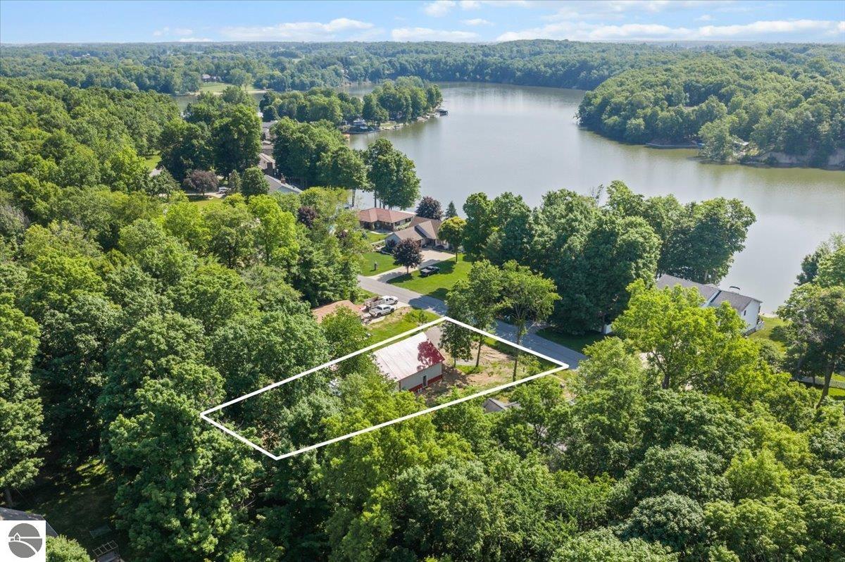 10234 Lakeside Drive, Perrinton, MI 48871