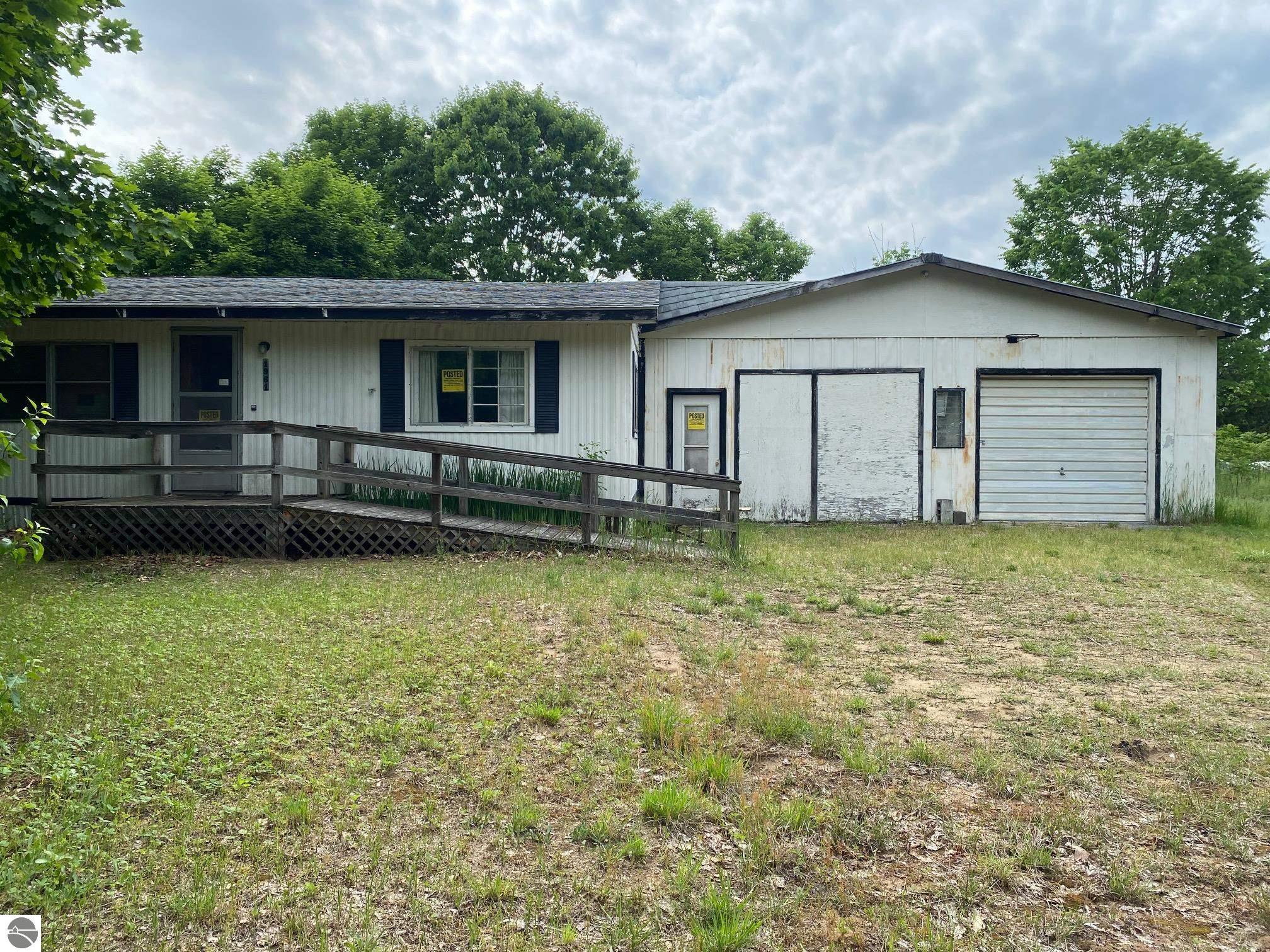 1961 Country Lane, Weidman, MI 48893 — Photo 2