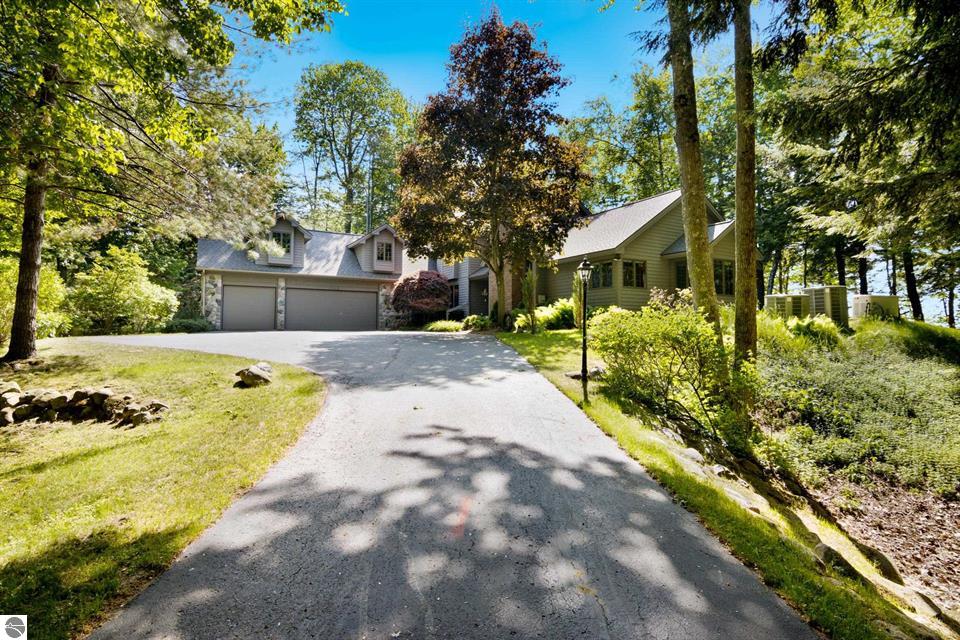 1143 Bay View Drive on East Bay