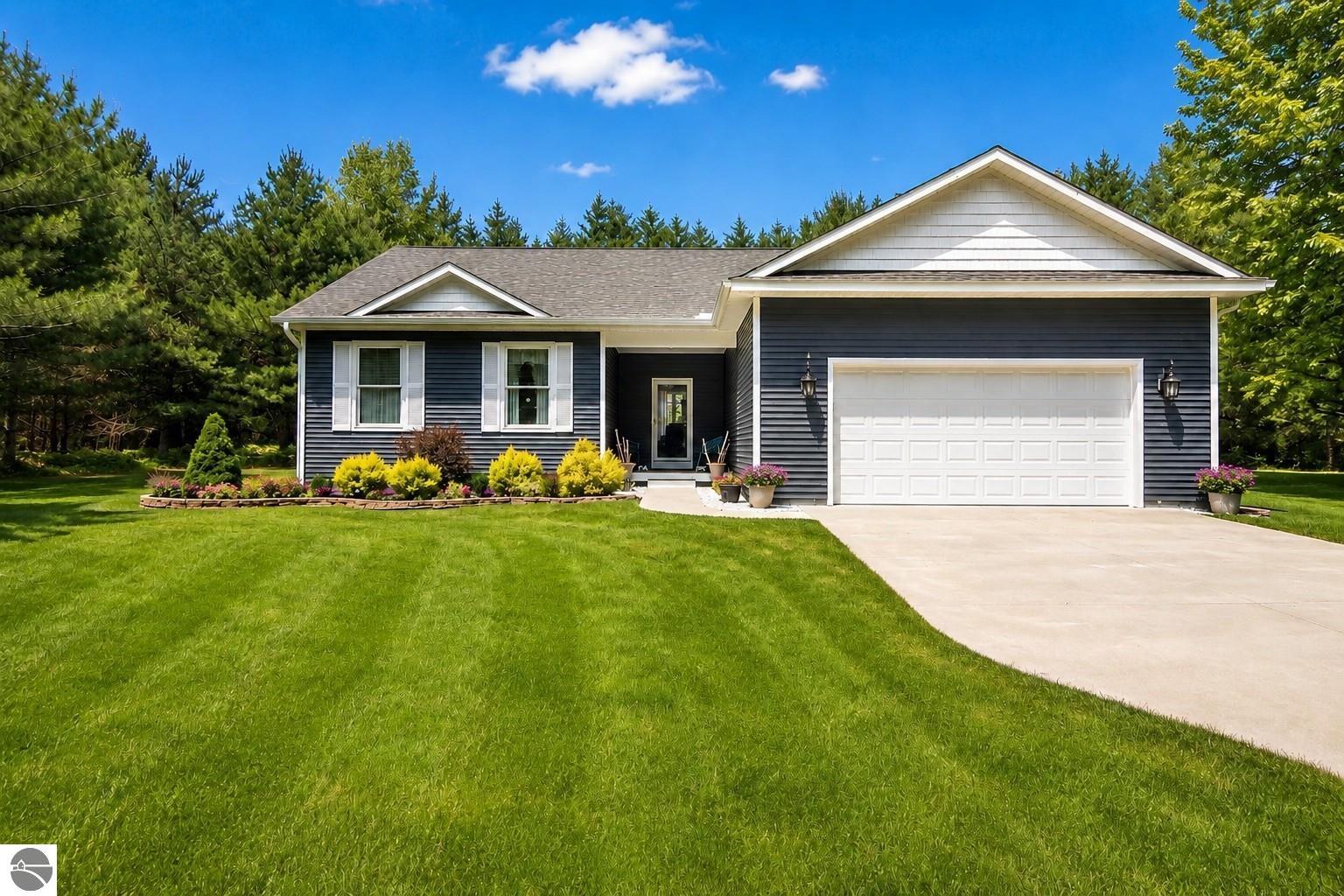 19926 Arthurs Way, Lake Ann, MI 49650 — Photo 2
