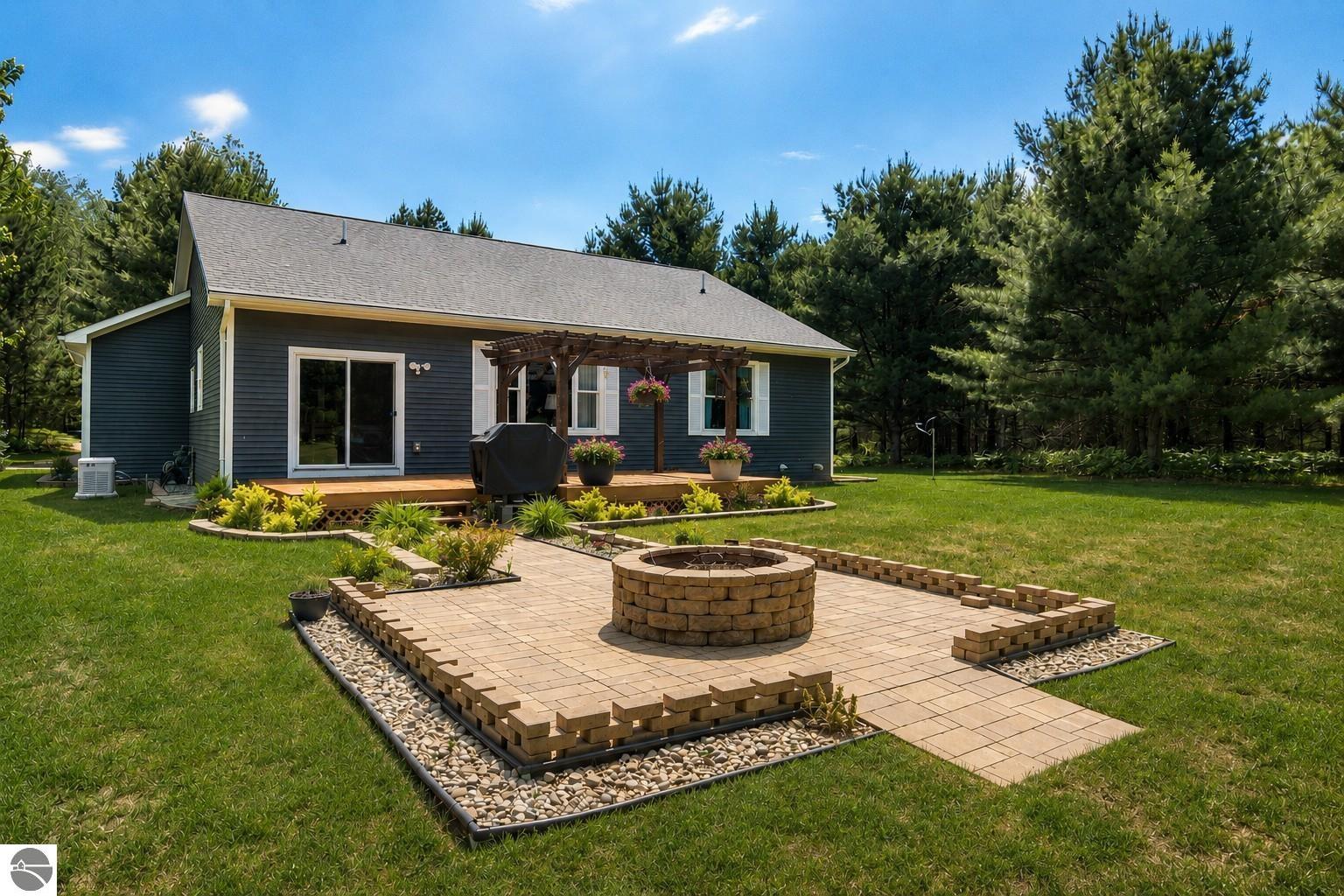 19926 Arthurs Way, Lake Ann, MI 49650 — Photo 3