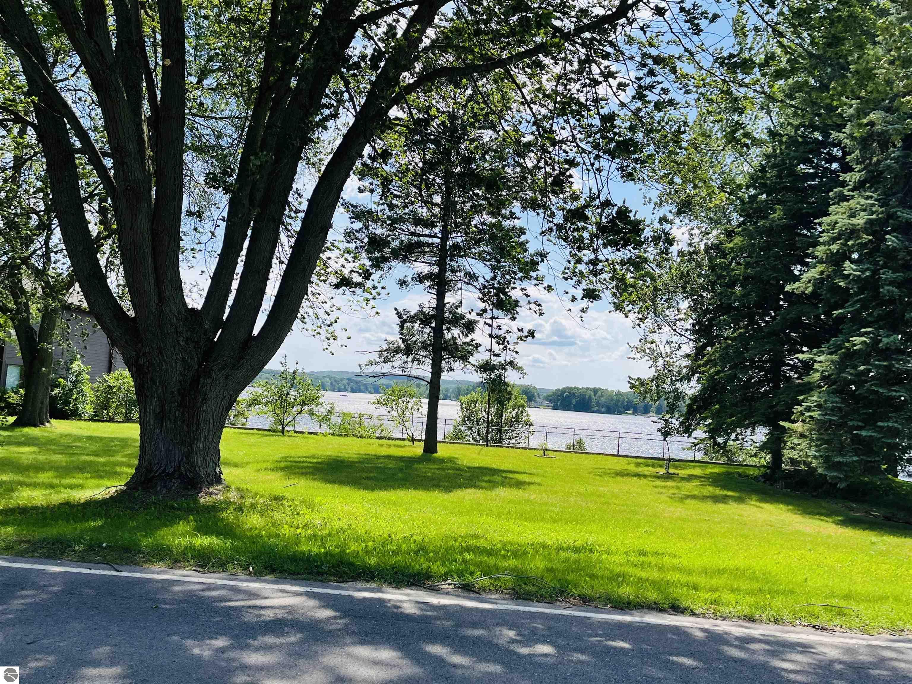 1084 Clubhouse Drive, Lake Isabella, MI 48893 — Photo 3