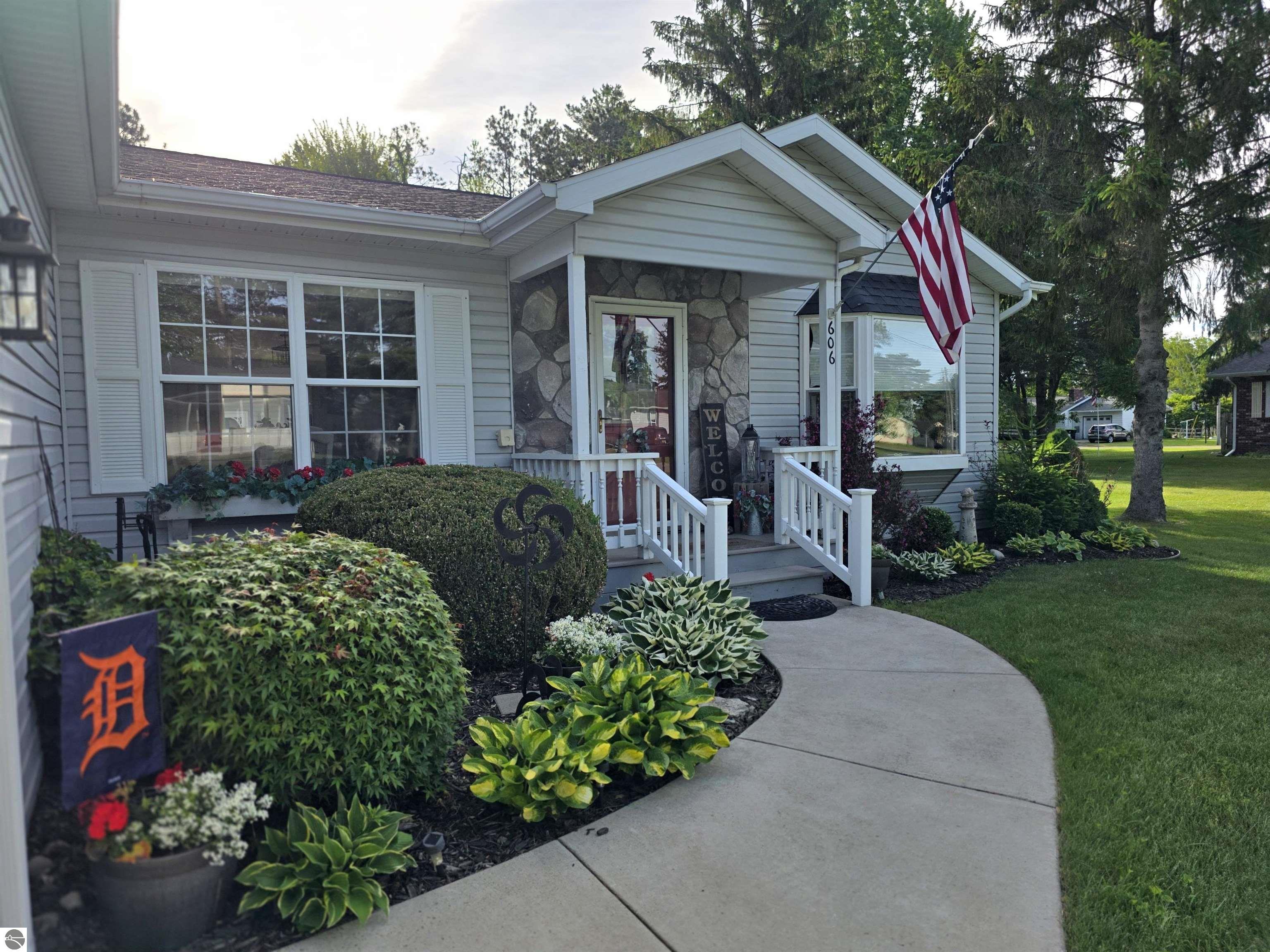 606 Alice Street, East Tawas, MI 48730 — Photo 2