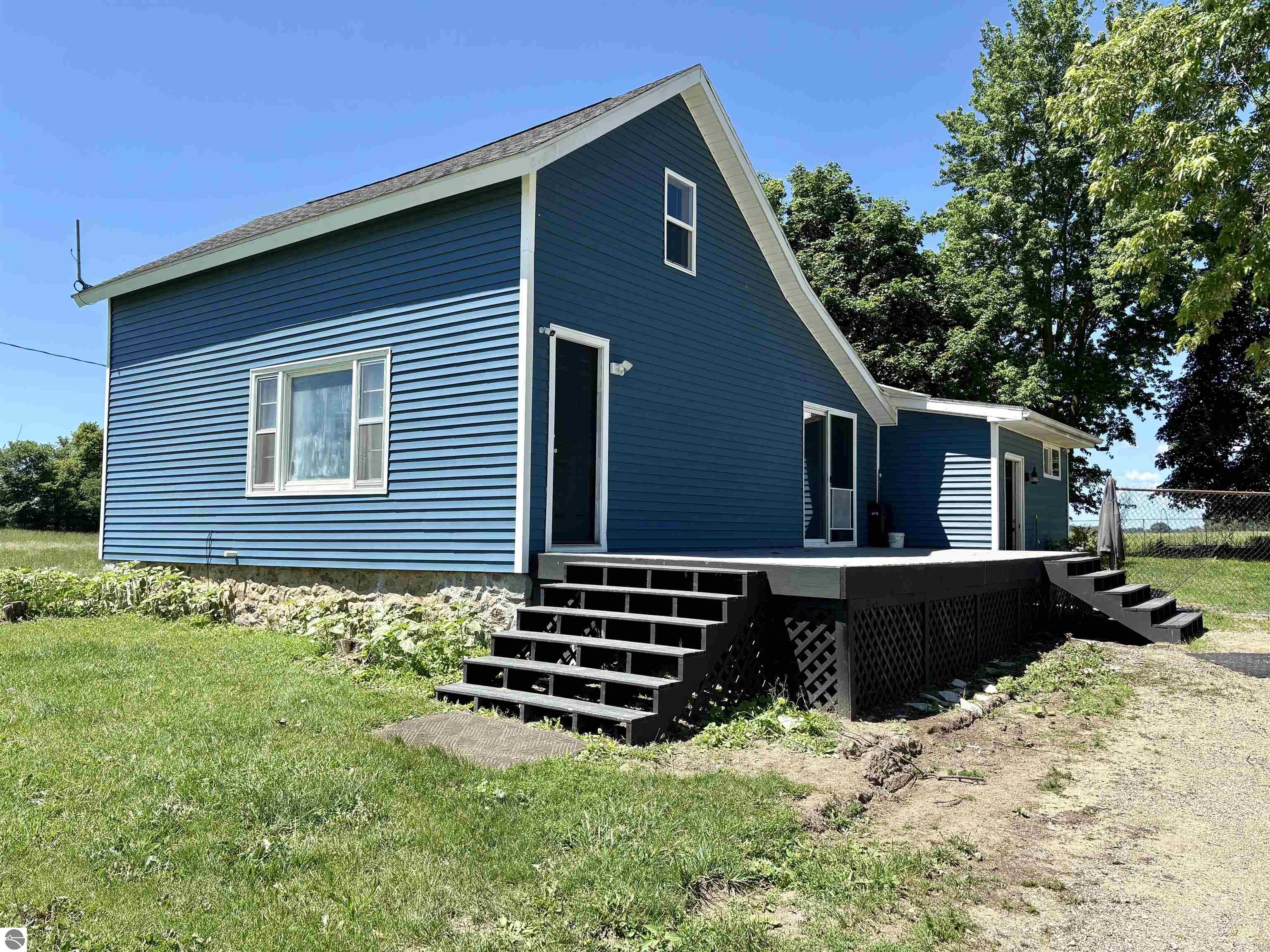 4275 N Vandecar Road, Weidman, MI 48893