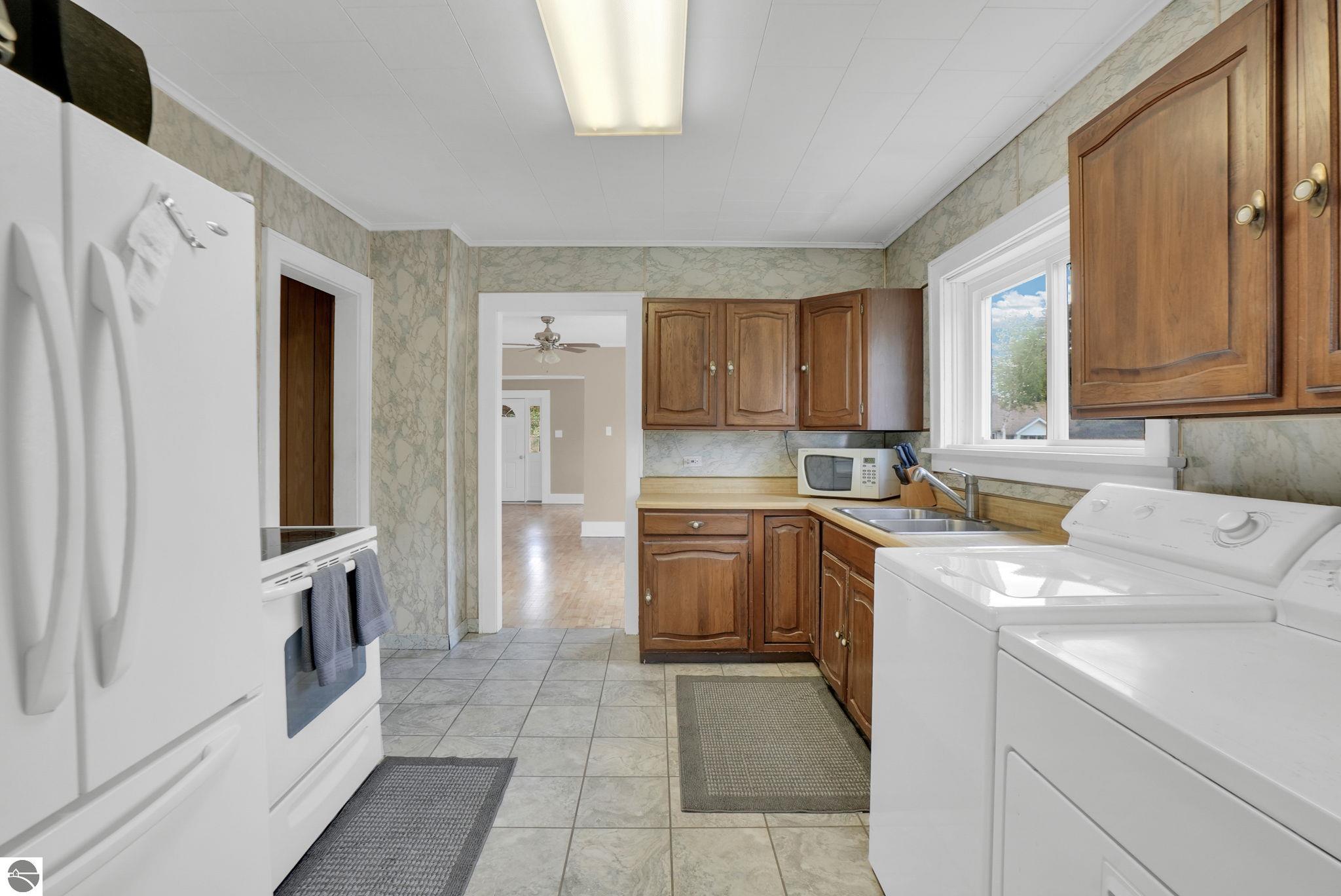 401 N Main Street, Lake City, MI 49651 — Photo 8