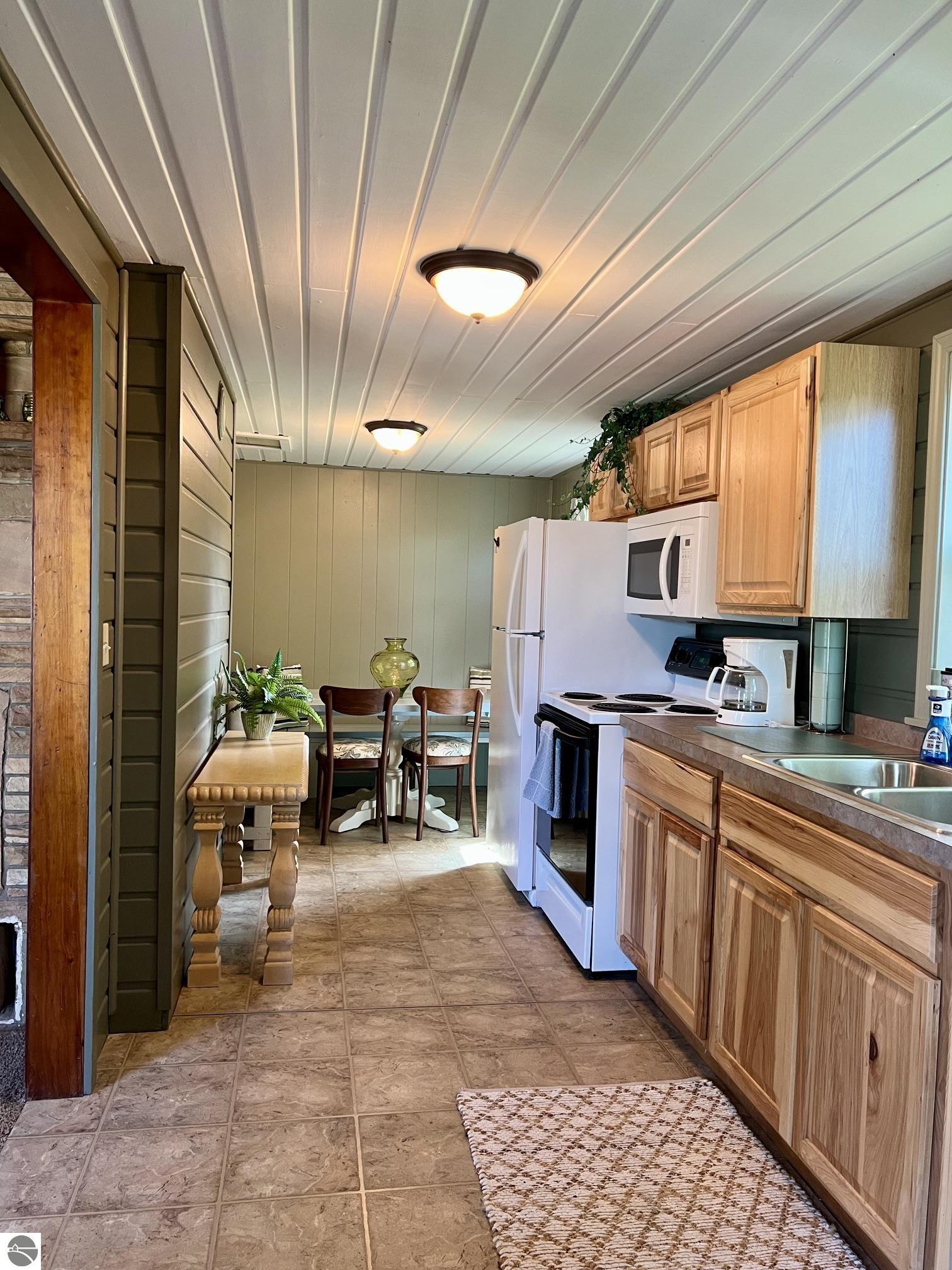 3325 N Us-23 N, Au Sable, MI 48750 — Photo 15