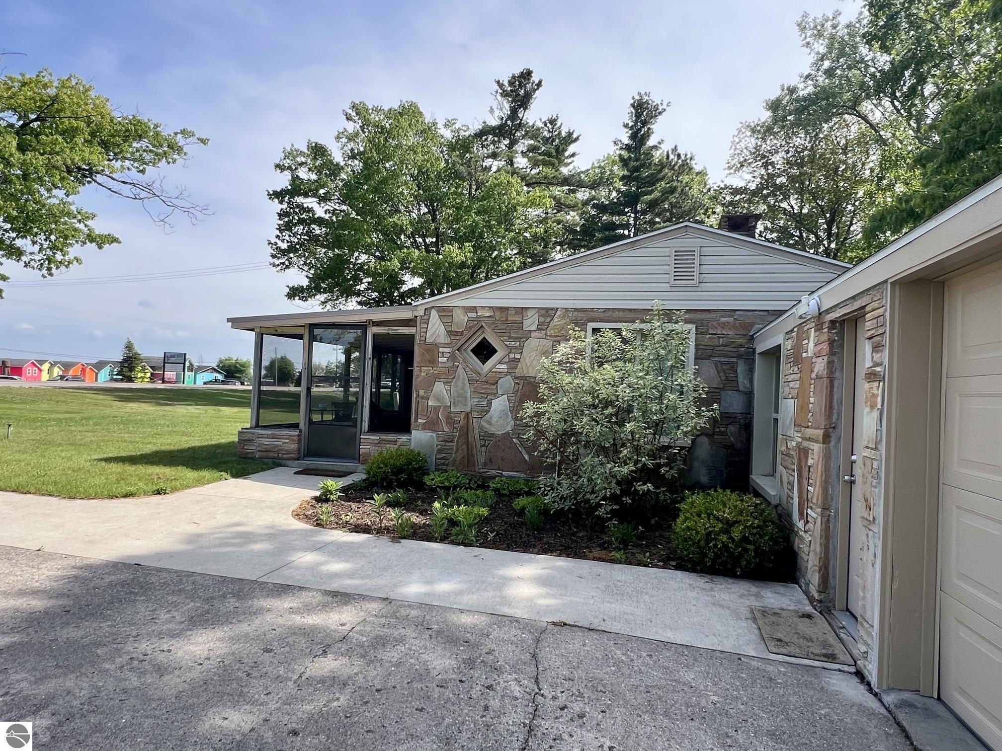 3325 N Us-23 N, Au Sable, MI 48750 — Photo 35