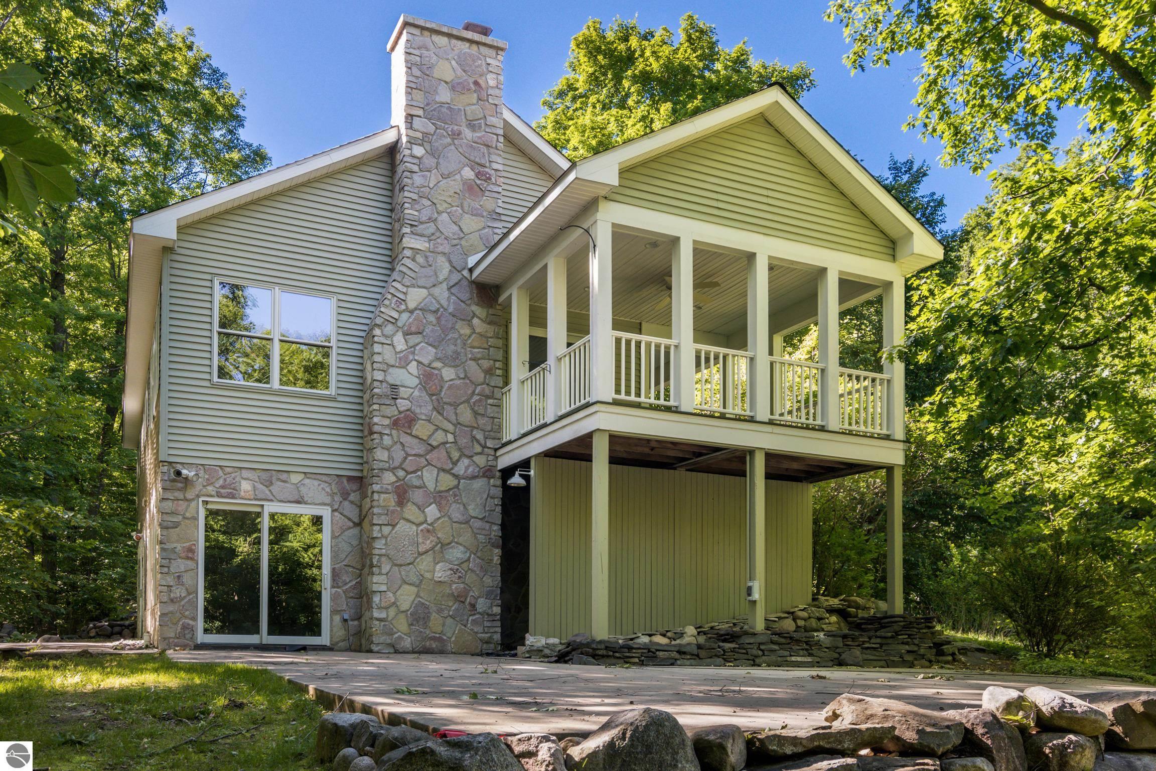 8680 NW Hutch Trail NW, Rapid City, MI 49676