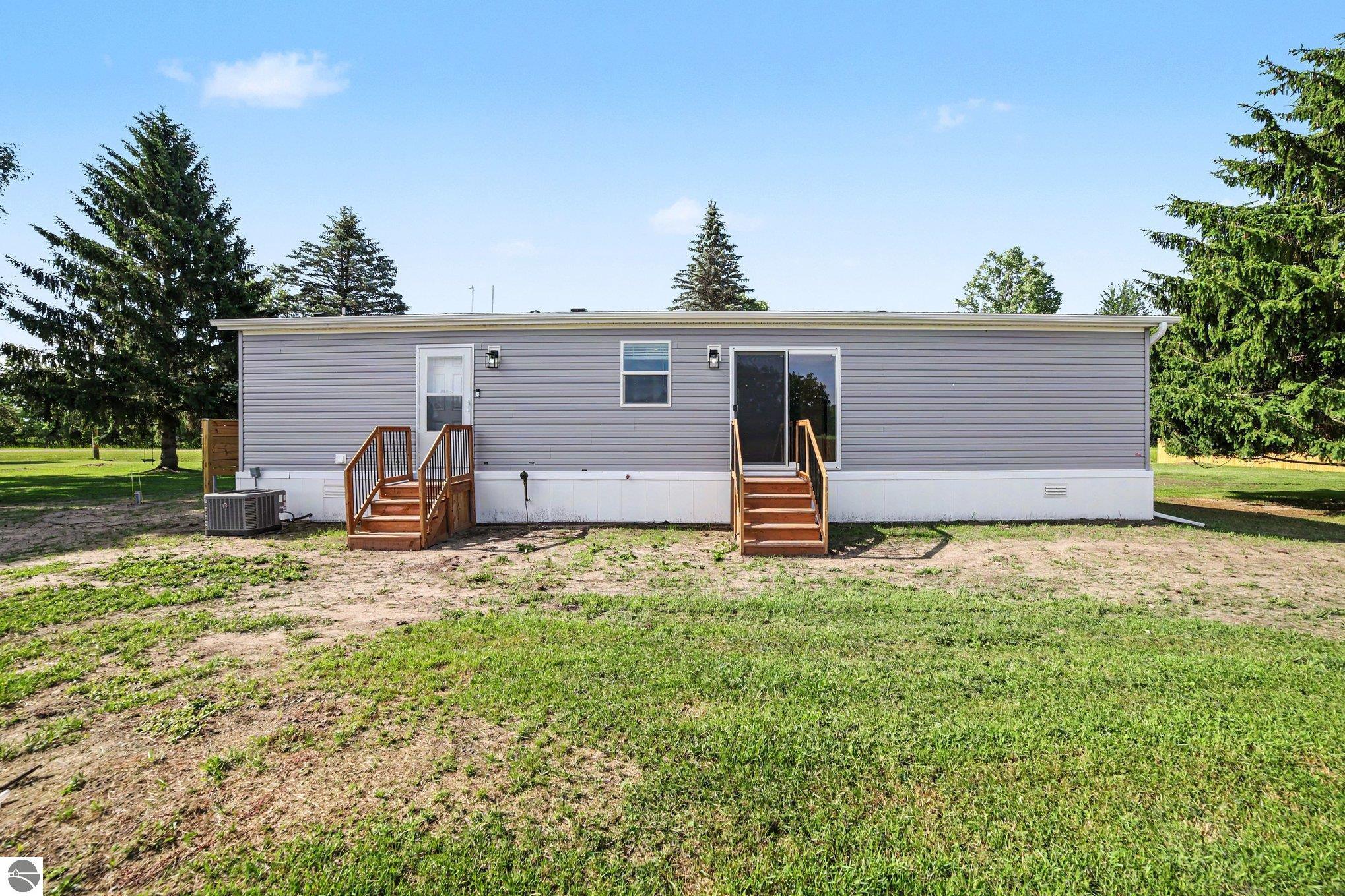 4390 W Seaman Road, Alma, MI 48801 — Photo 2