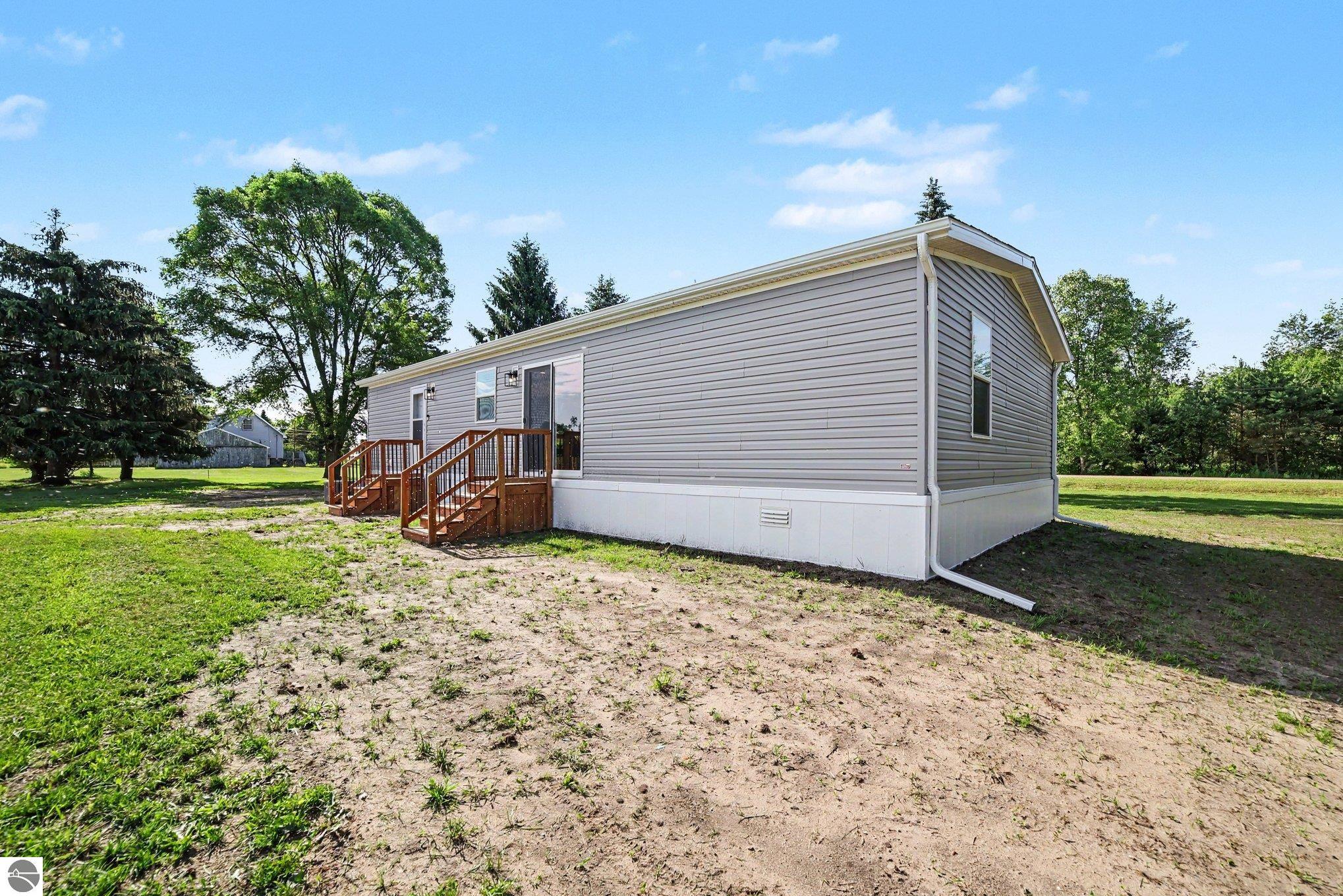 4390 W Seaman Road, Alma, MI 48801 — Photo 17