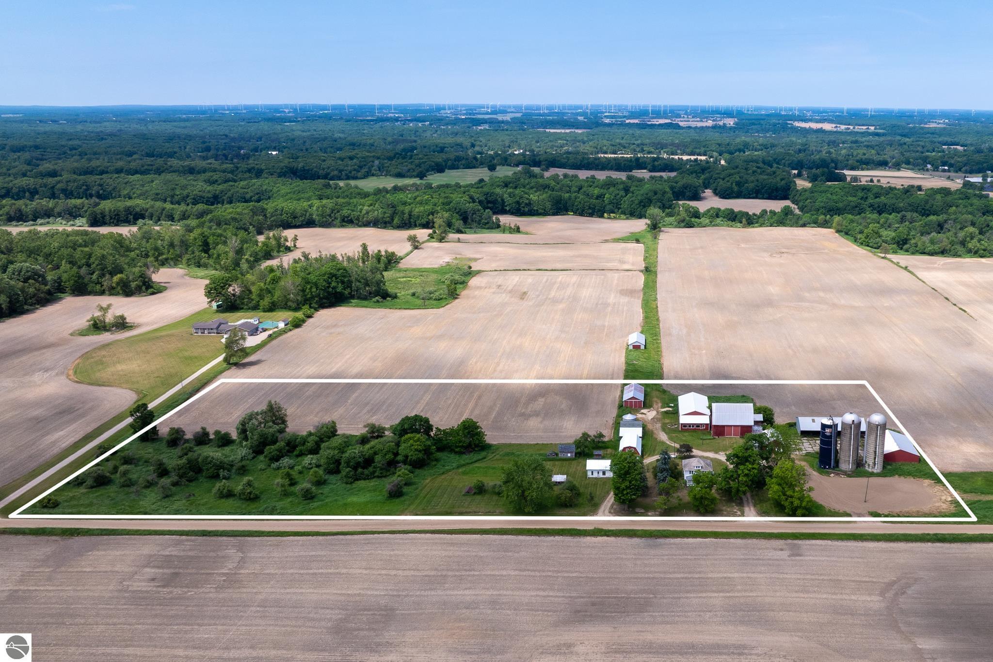 402 W Chapman Road, MI 48858