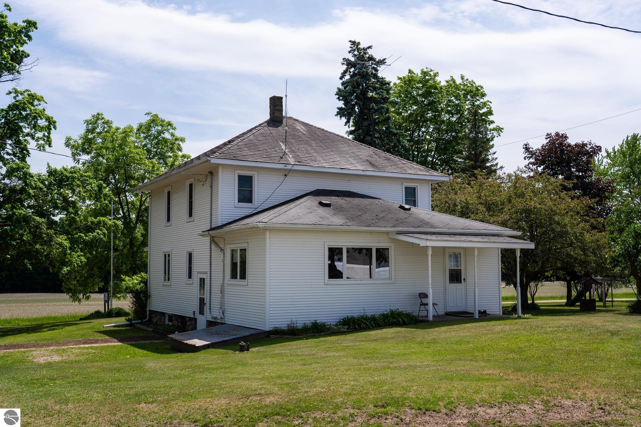 402 W Chapman Road, MI 48858 — Photo 4