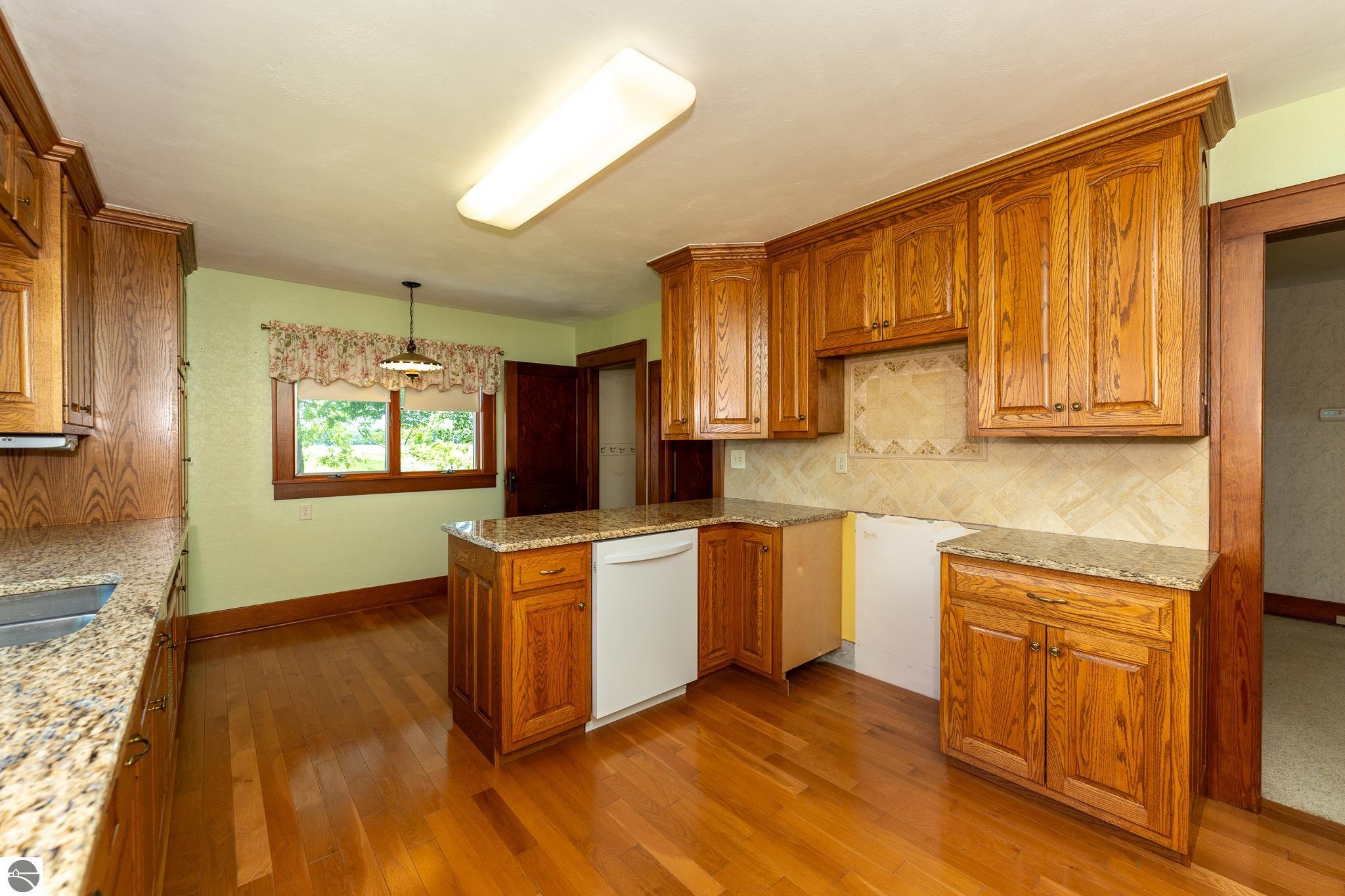 402 W Chapman Road, MI 48858 — Photo 39