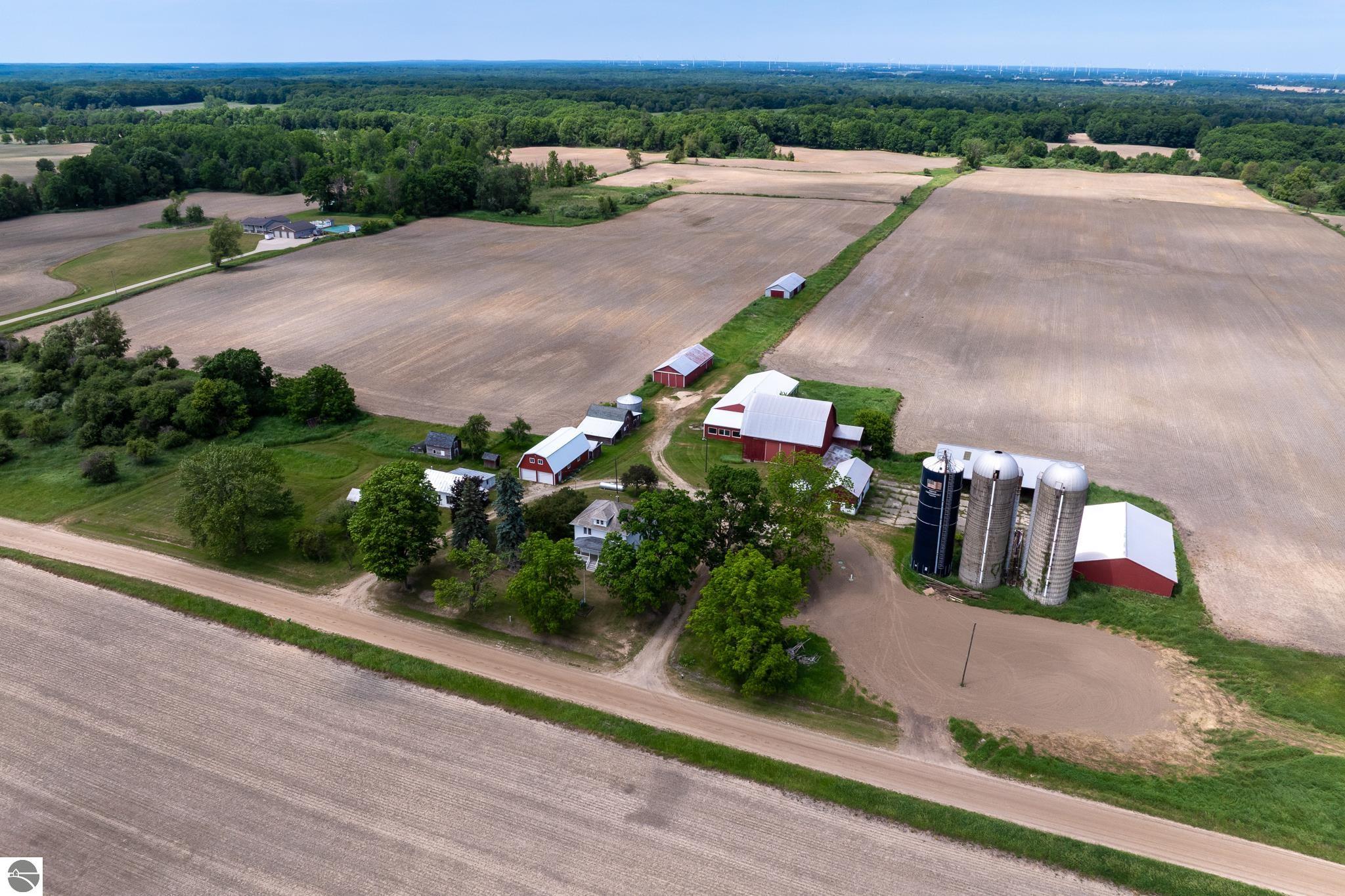 402 W Chapman Road, MI 48858 — Photo 54