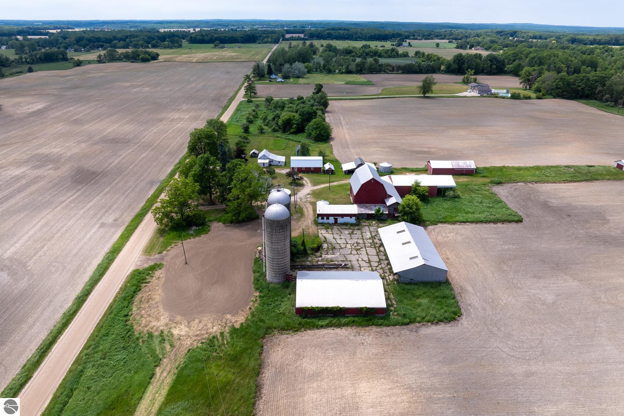 402 W Chapman Road, MI 48858 — Photo 55