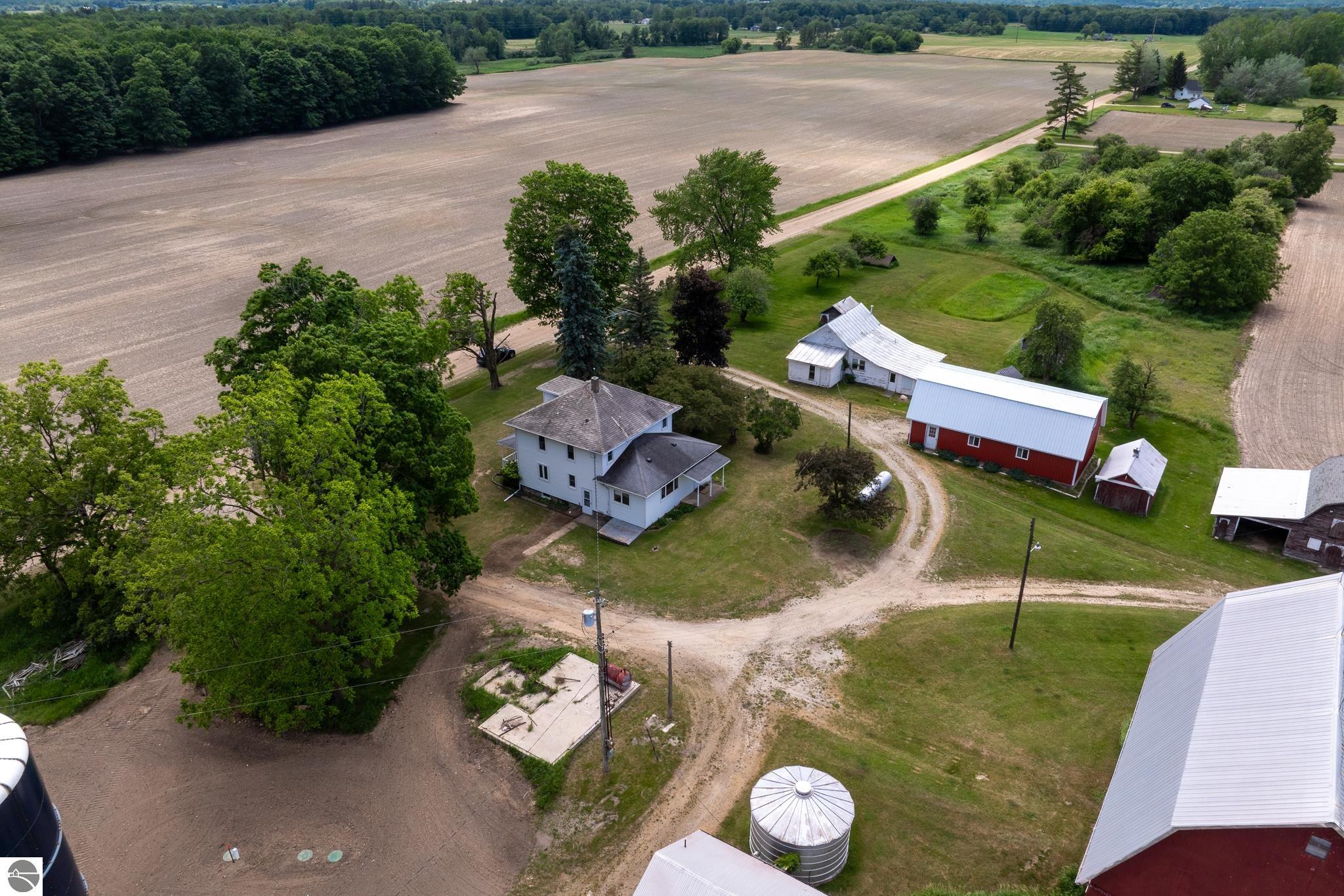402 W Chapman Road, MI 48858 — Photo 62