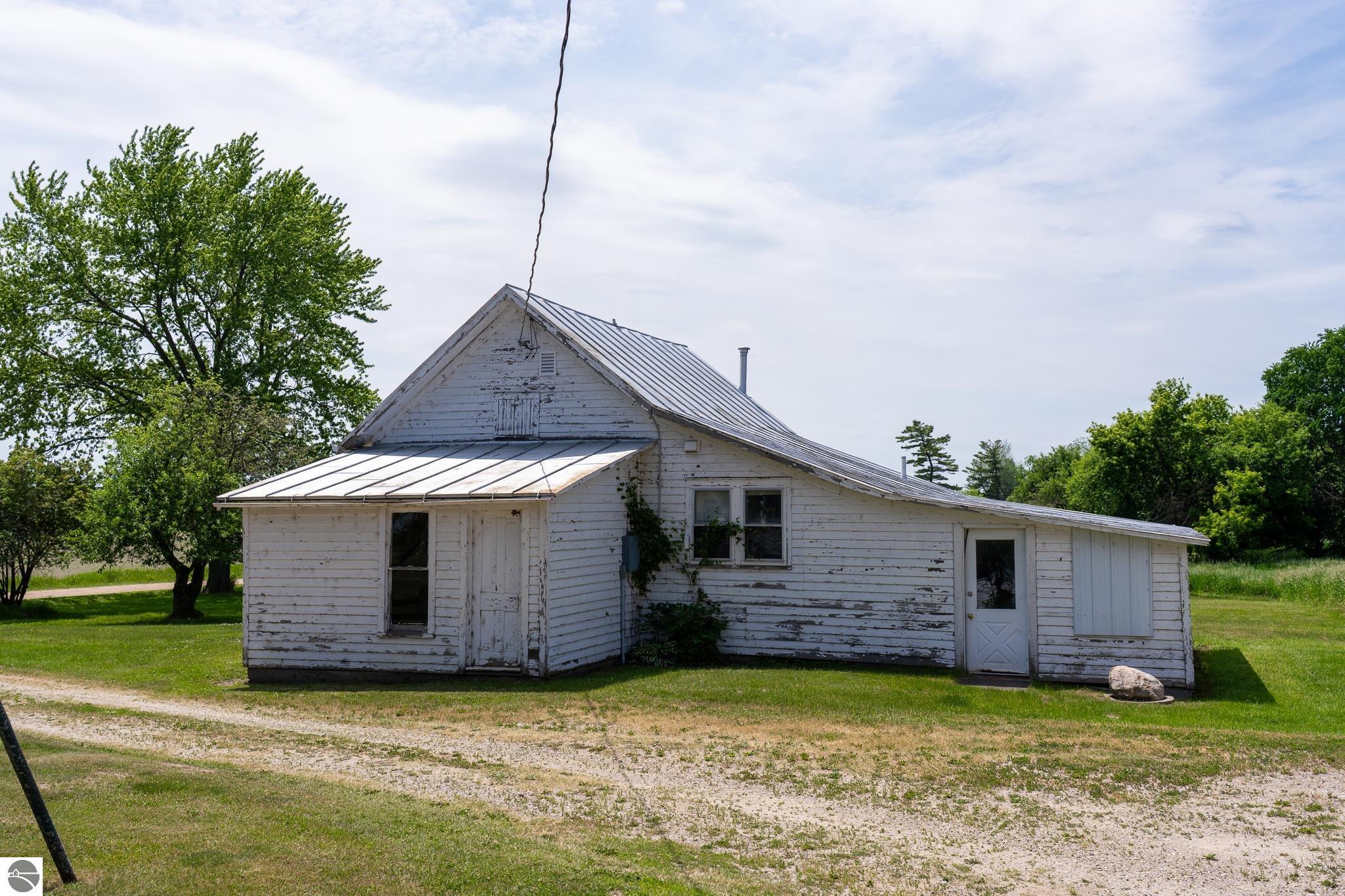 402 W Chapman Road, MI 48858 — Photo 65