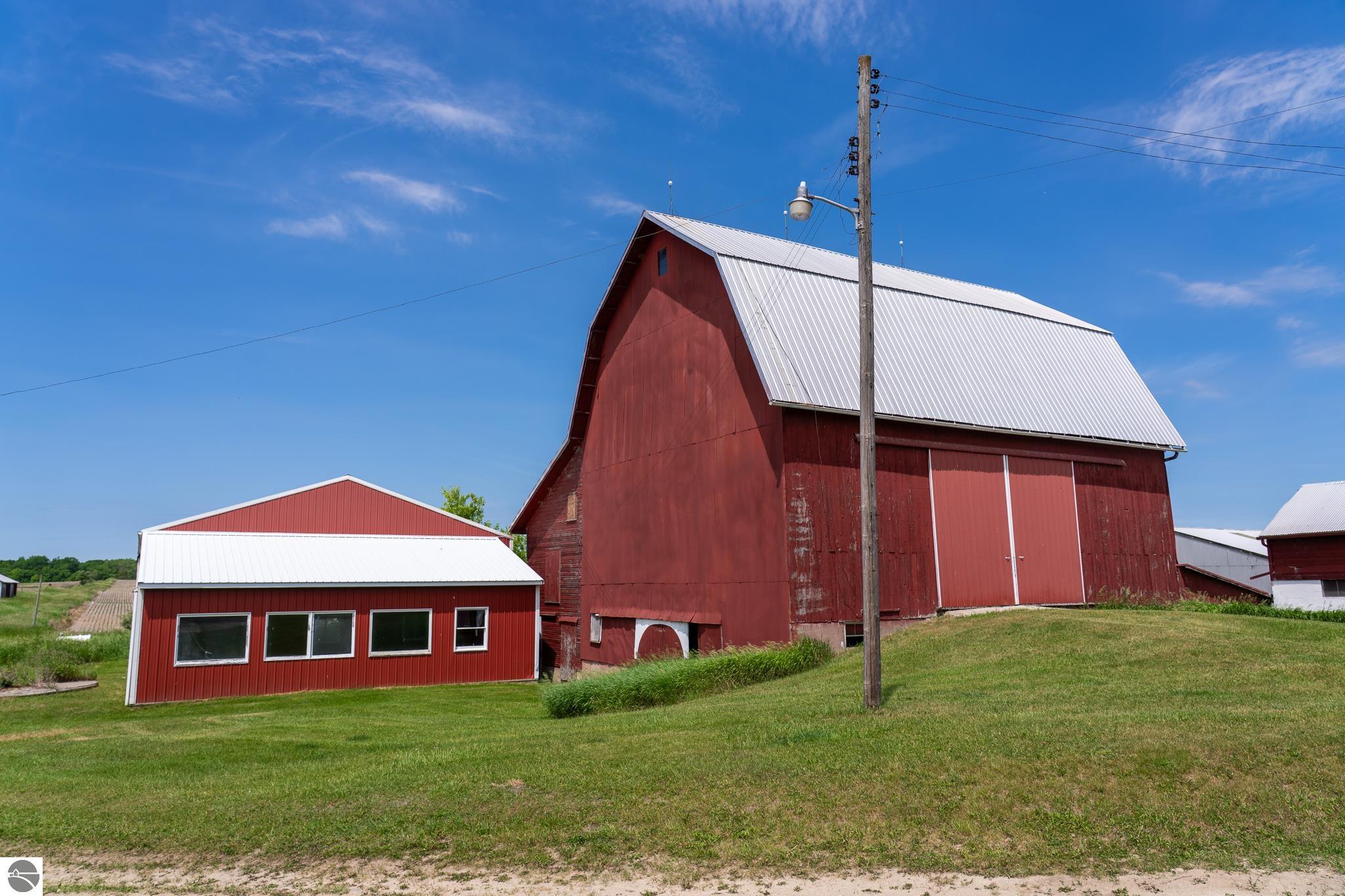 402 W Chapman Road, MI 48858 — Photo 10