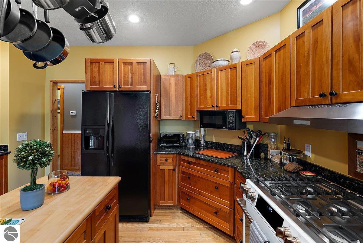 407 N Twin Pines Drive, Lake Leelanau, MI 49653 — Photo 18
