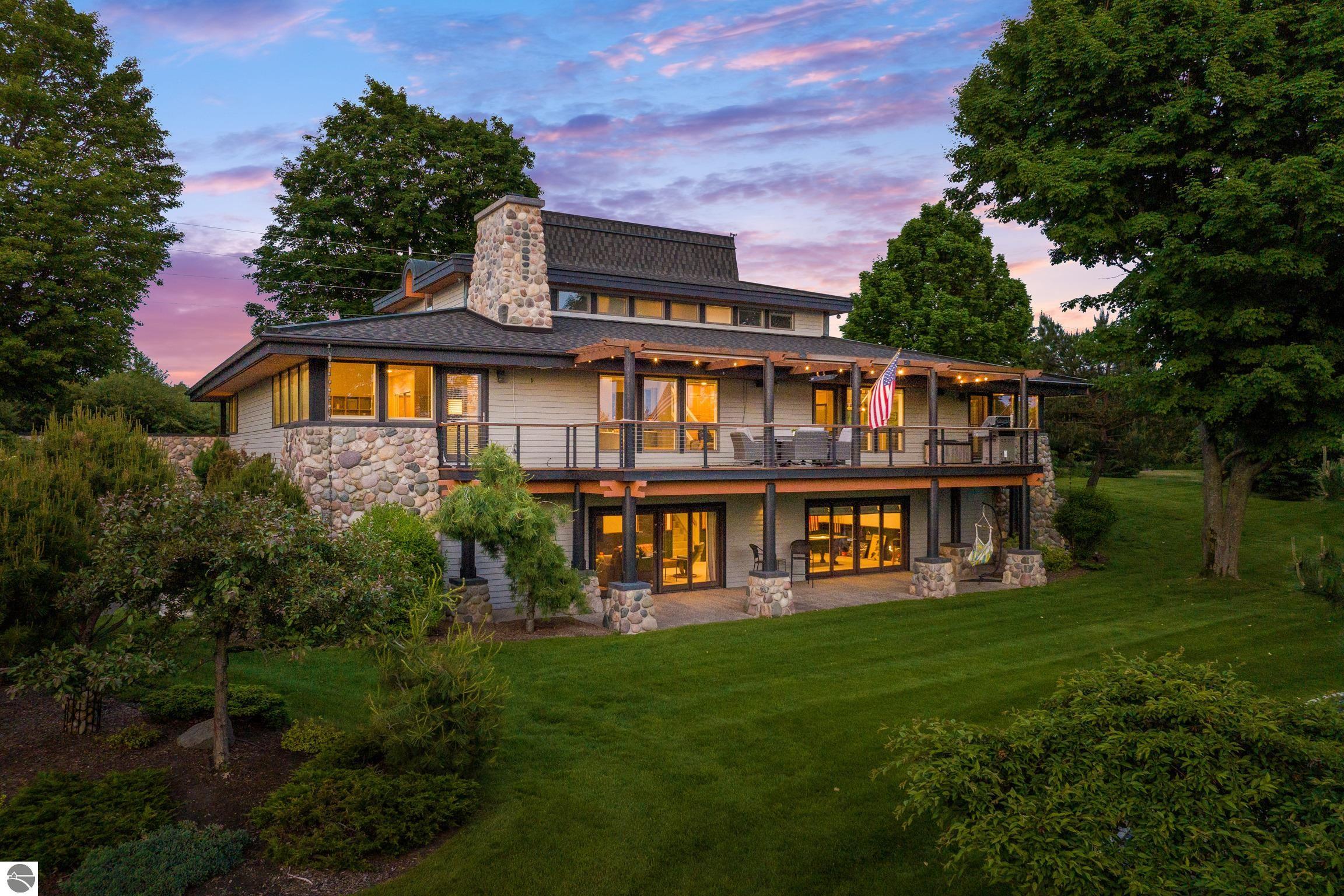 3333 Kirkridge Drive, Williamsburg, MI 49690