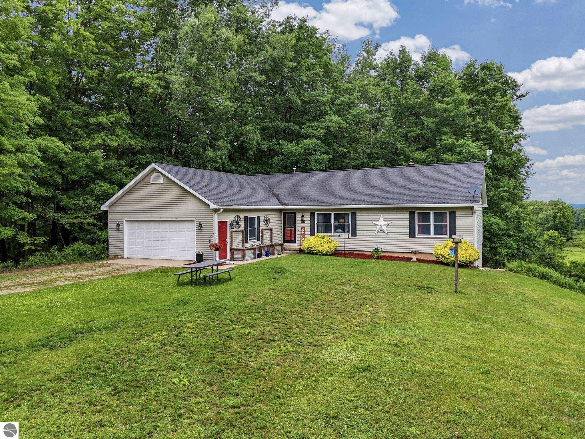 17924 River Bluffs Drive, Hersey, MI 49639 — Photo 2