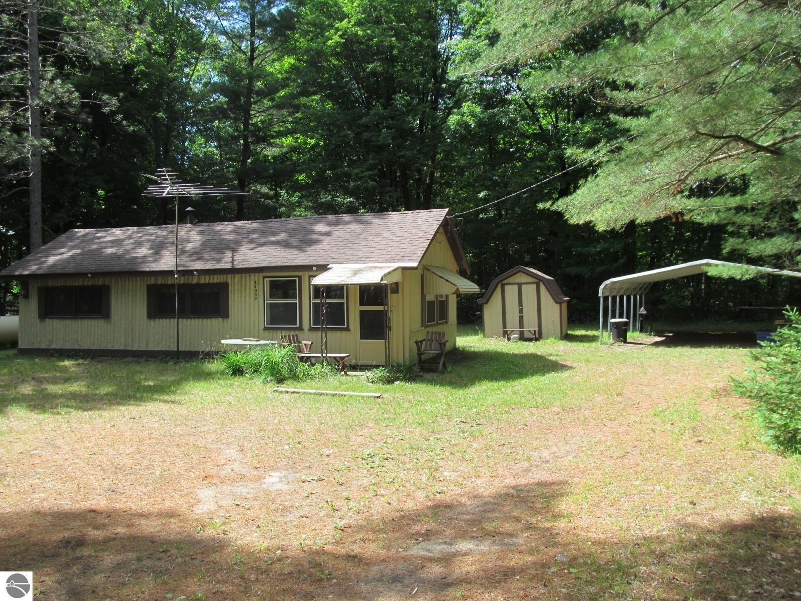 11052 N Hodenpyle Dam Road, Mesick, MI 49668