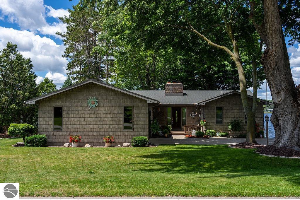 1056 Clubhouse Drive, Lake Isabella, MI 48893 — Photo 2