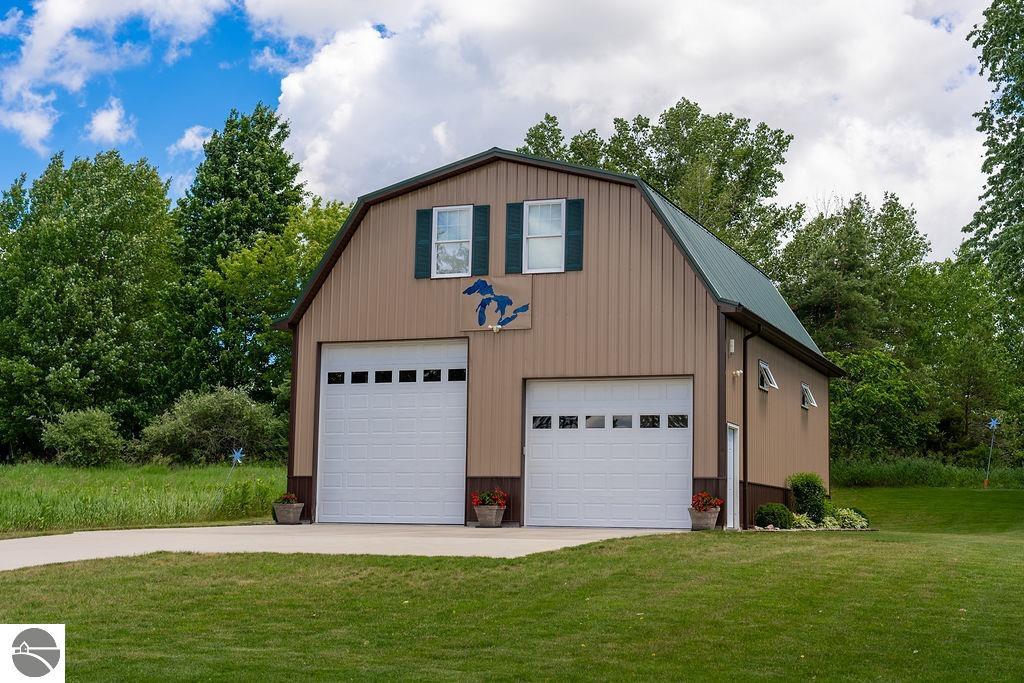 1056 Clubhouse Drive, Lake Isabella, MI 48893 — Photo 18