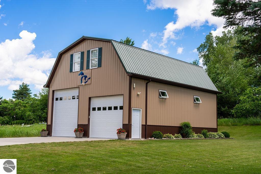 1056 Clubhouse Drive, Lake Isabella, MI 48893 — Photo 19