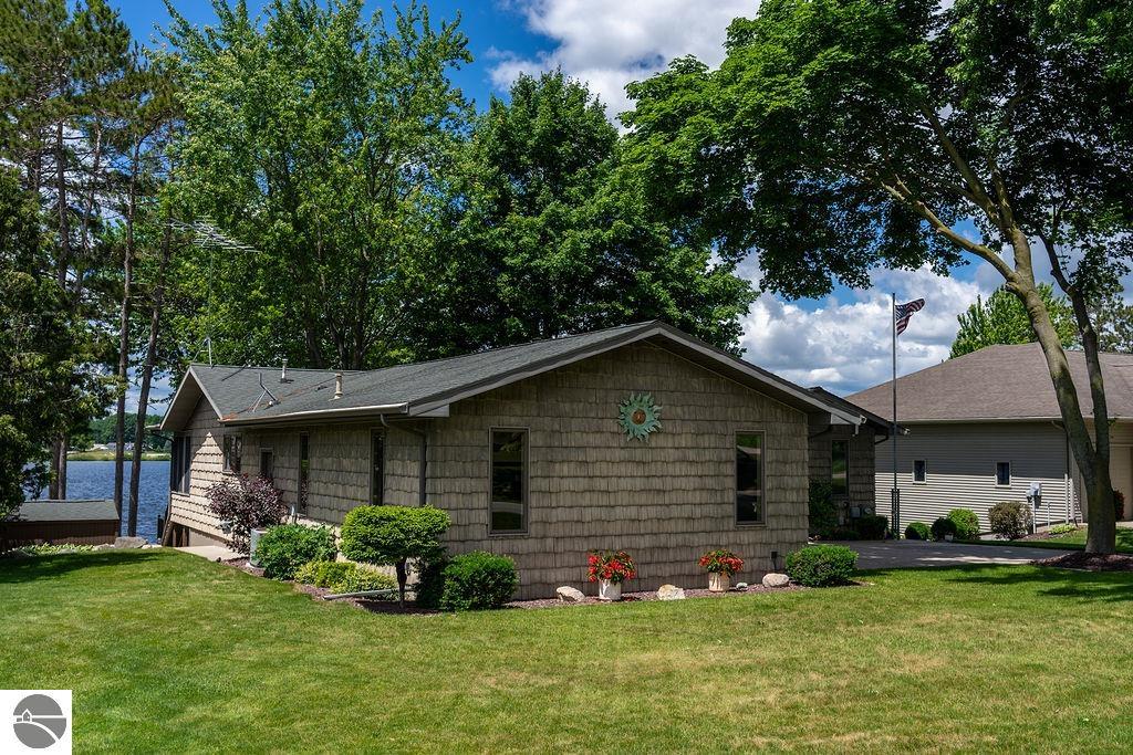 1056 Clubhouse Drive, Lake Isabella, MI 48893 — Photo 3