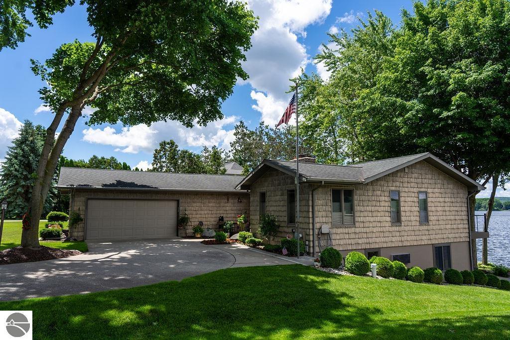 1056 Clubhouse Drive, Lake Isabella, MI 48893 — Photo 4