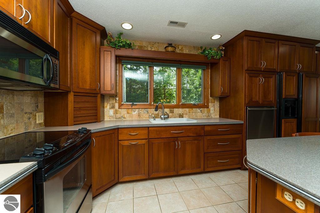 1056 Clubhouse Drive, Lake Isabella, MI 48893 — Photo 37
